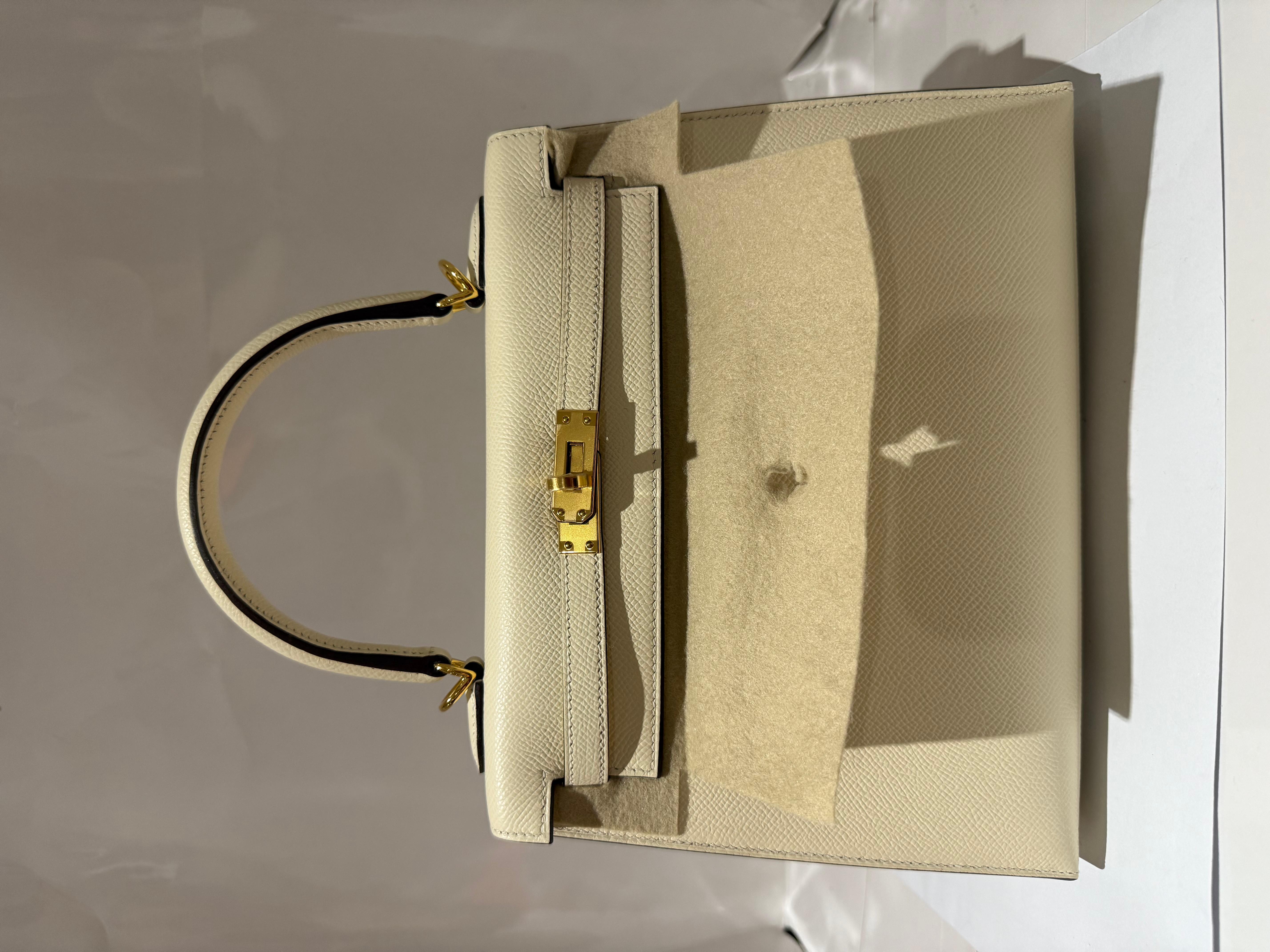 Hermes Kelly 25 Nata colour Epsom leather with gold hardware bag. All stickers on, in new condition. Comes with everything, box, dustbag, detachable strap, clochette lock and keys, raincover, leather booklet. 