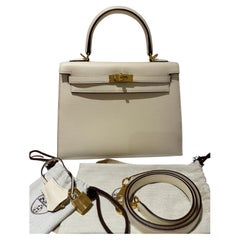 Hermes Kelly 25 Nata with gold hardware bag
