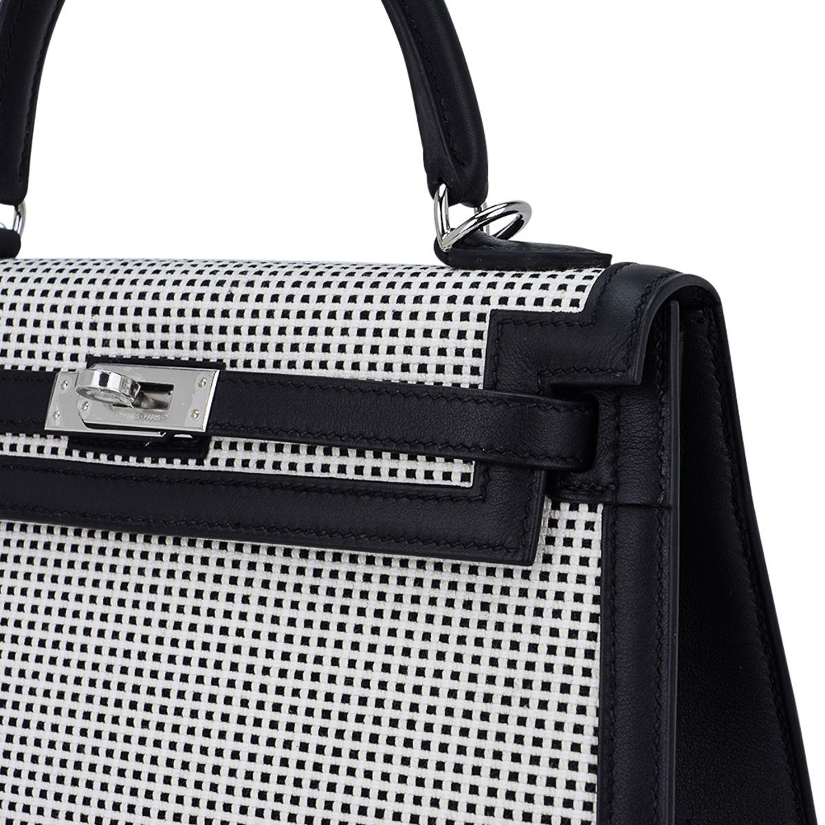 Hermes Kelly 25 Quadrille Viking Toile Black / White Sellier Bag In New Condition For Sale In Miami, FL