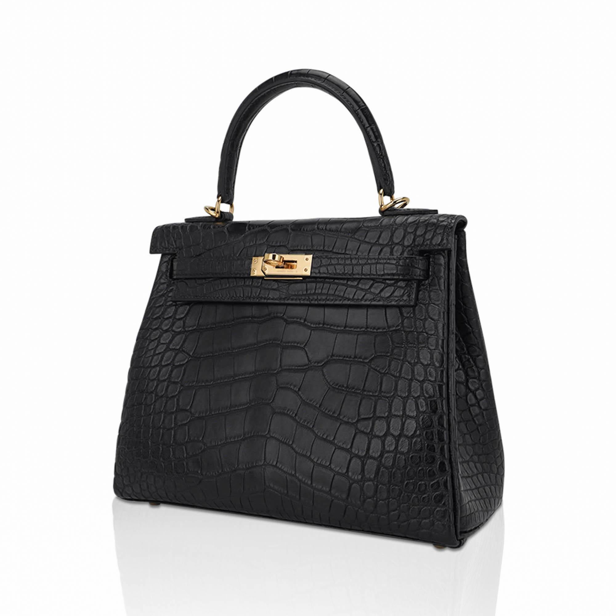 Women's Hermes Kelly 25 Retourne Bag Black Matte Alligator Gold Hardware For Sale