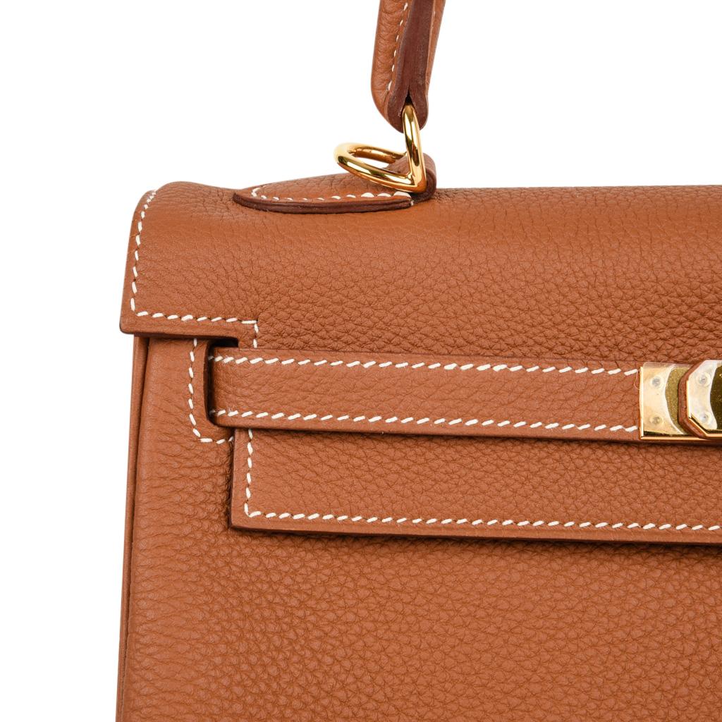 Hermes Kelly 25 Retourne Bag Coveted Gold Togo Gold Hardware  In New Condition In Miami, FL