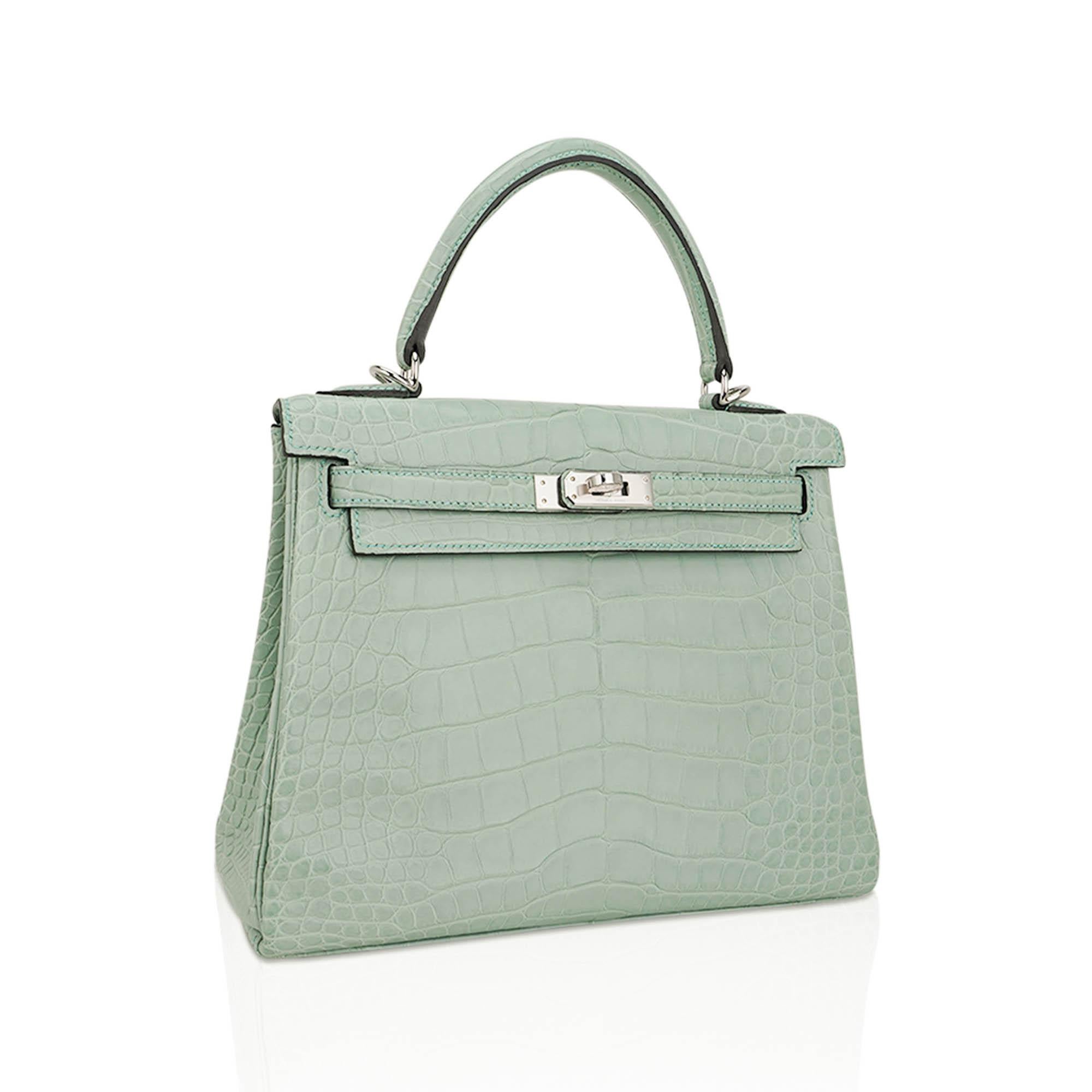 Mightychic offers an Hermes Kelly 25 Retourne bag featured in sublime Vert d'Eau Matte Alligator.
Timeless and chic, this gorgeous Kelly bag only grows more beautiful as it ages, showcasing its enduring workmanship and excellent craftsmanship to the