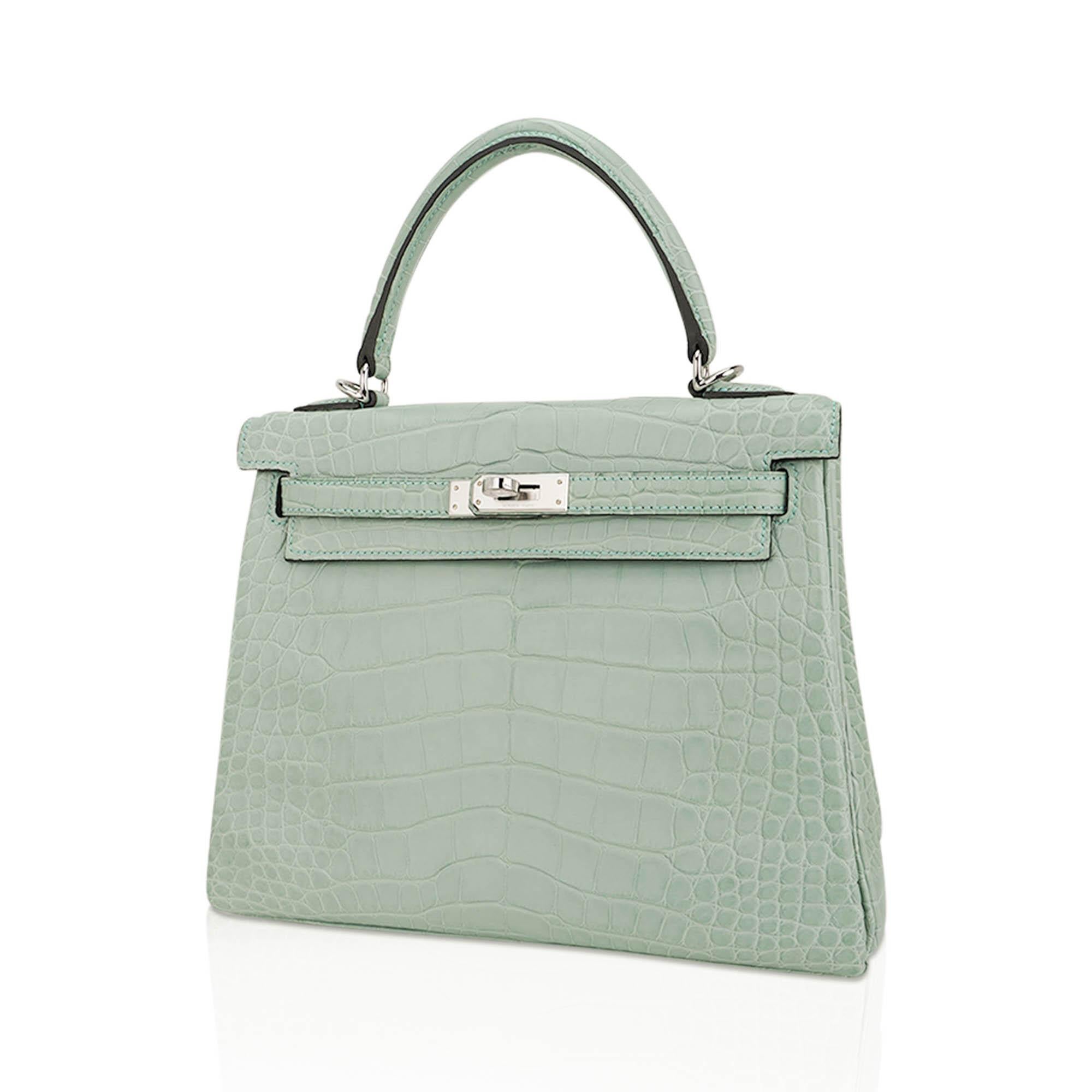 Hermes Kelly 25 Retourne Bag Vert d'Eau Matte Alligator with Palladium Hardware In New Condition For Sale In Miami, FL