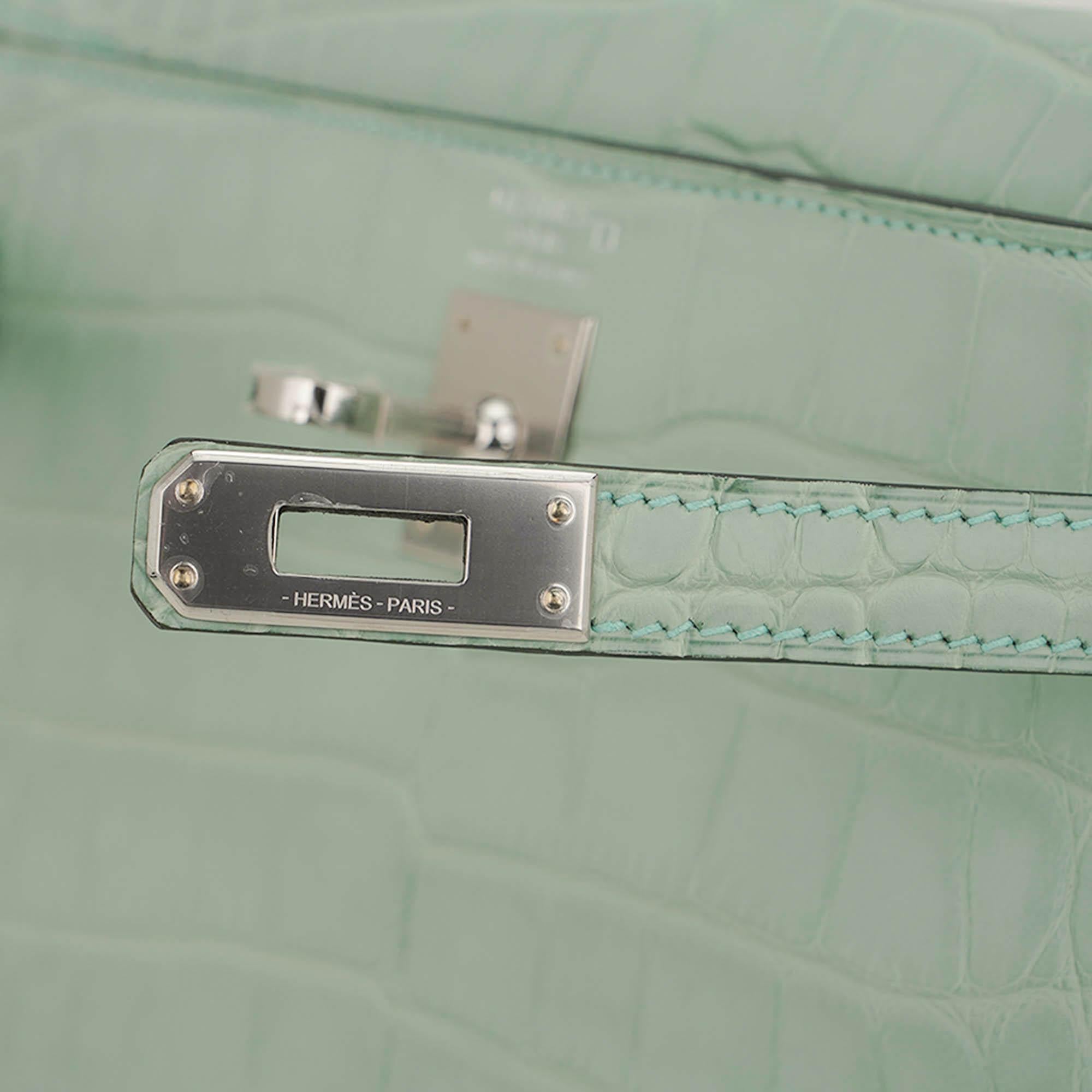 Women's Hermes Kelly 25 Retourne Bag Vert d'Eau Matte Alligator with Palladium Hardware For Sale