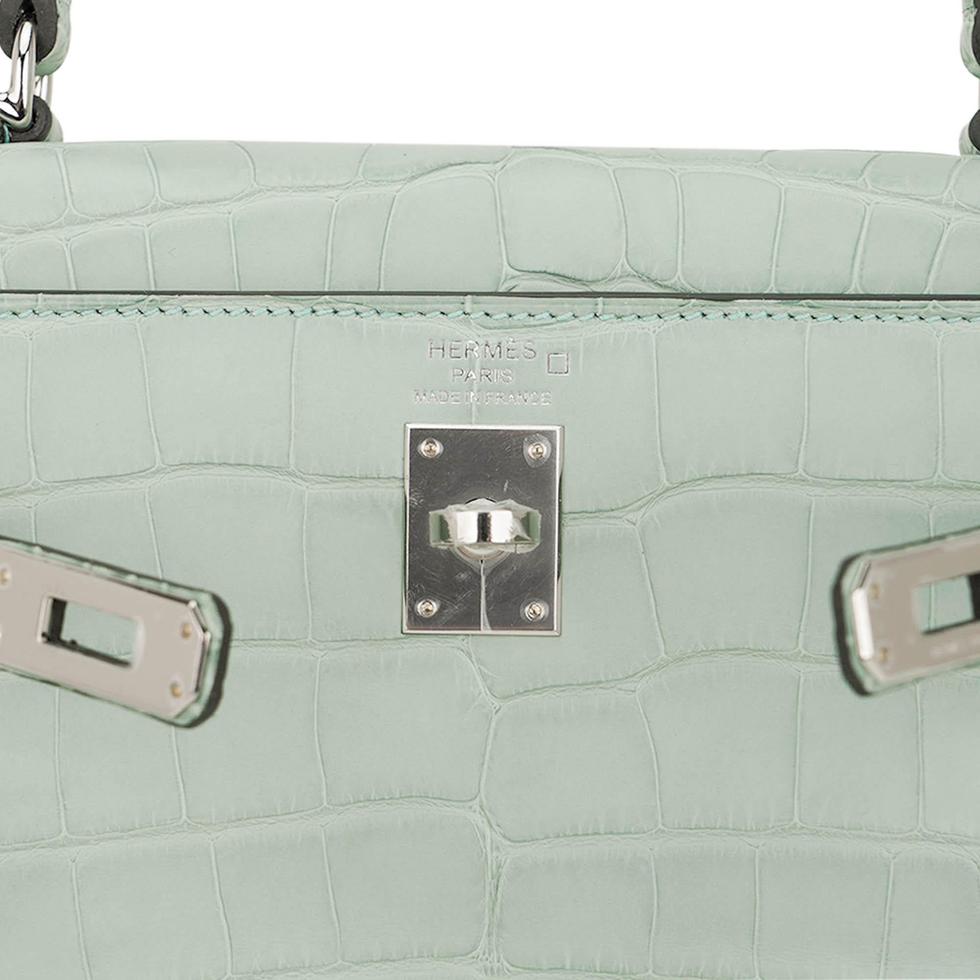 Hermes Kelly 25 Retourne Bag Vert d'Eau Matte Alligator with Palladium Hardware For Sale 2