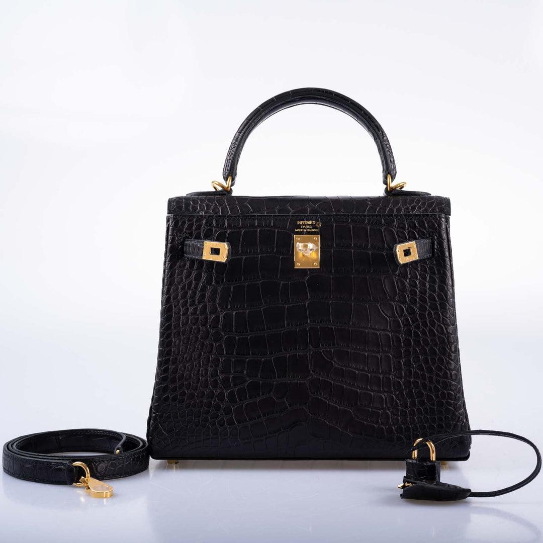 Women's Hermès Kelly 25 Retourne Black Matte Alligator Bag with Gold Hardware For Sale