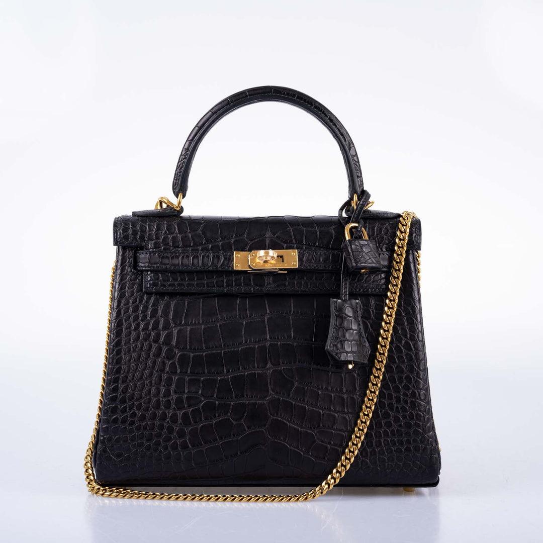 Hermès Kelly 25 Retourne Black Matte Alligator Bag with Gold Hardware For Sale 3