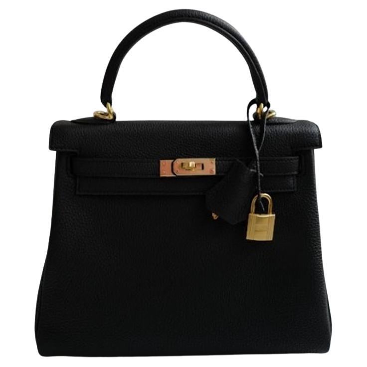 Hermès Kelly 25 Retourne Pelle Togo Nera Hardware Oro 2025 in vendita