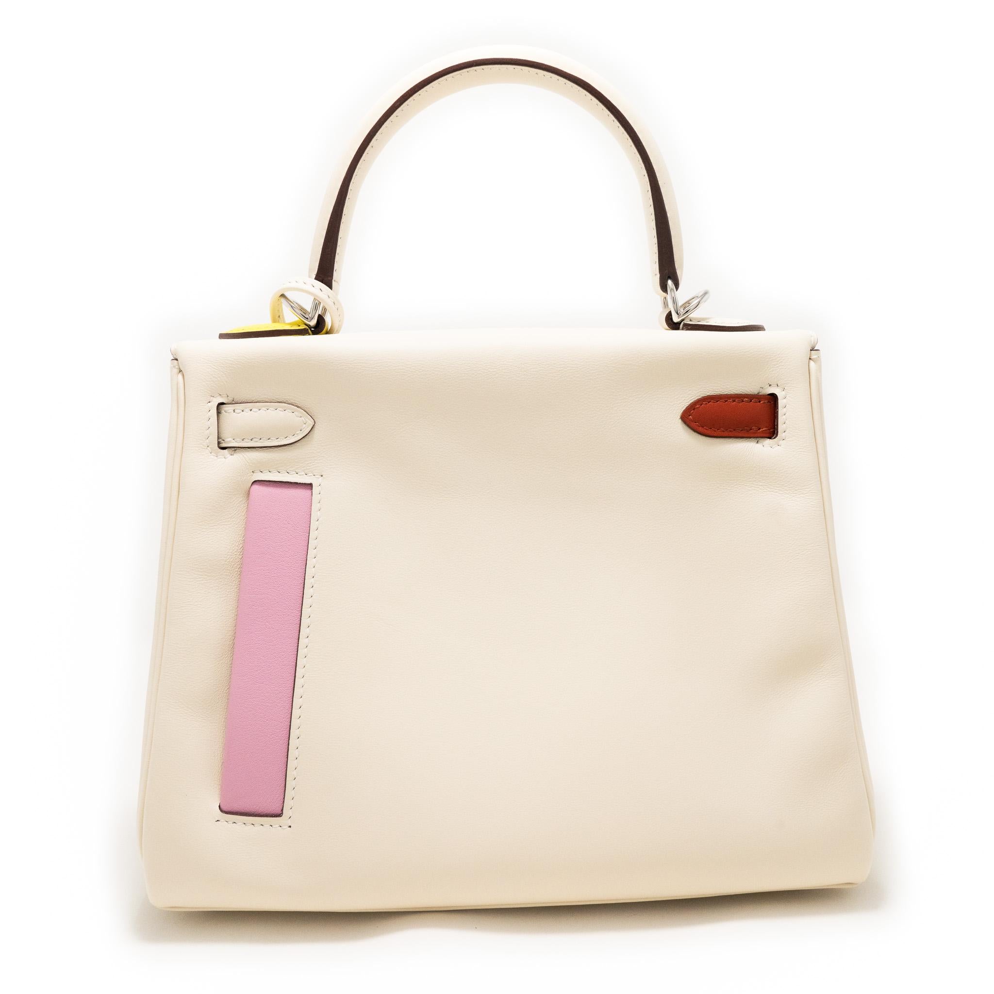 Beschreibung: Dies ist eine schöne Brand New Limited Edition Hermès Kelly 25 Retourne Colormatic Tasche in Mauve Leder mit Cuivre, Lime, Mauve Sylvestre, und Bleu Brume Details mit Palladium Hardware aus der Frühjahr/Sommer 2022 Collection