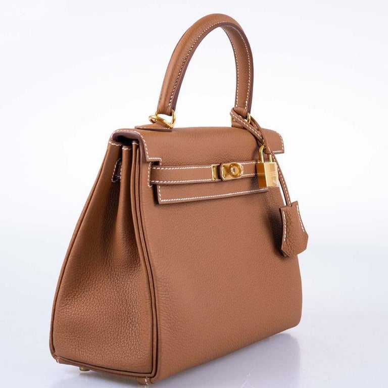 Hermès Kelly 25 Retourne In Gold Togo With Gold Hardware in Brown