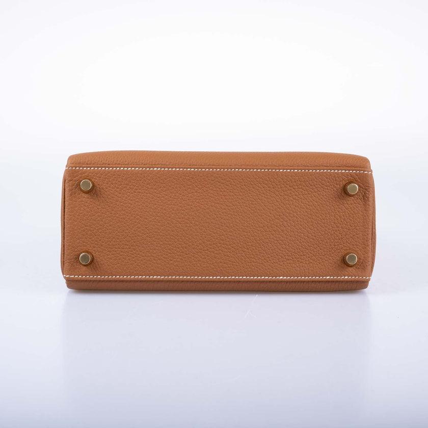 Hermès Kelly 25 Retourne Gold Togo Gold Hardware In New Condition For Sale In NYC Tri-State/Miami, NY