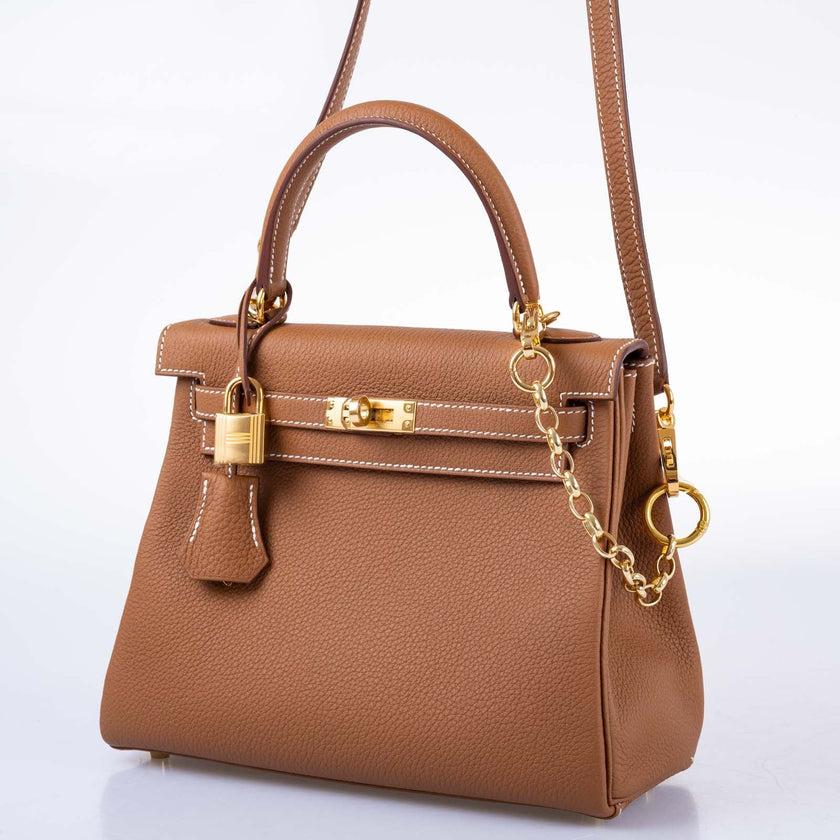 Women's Hermès Kelly 25 Retourne Gold Togo Gold Hardware For Sale