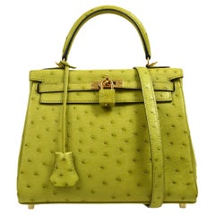 Hermès - Sac à bandoulière Kelly 25 à poignée supérieure en autruche exotique vert fluo retourné