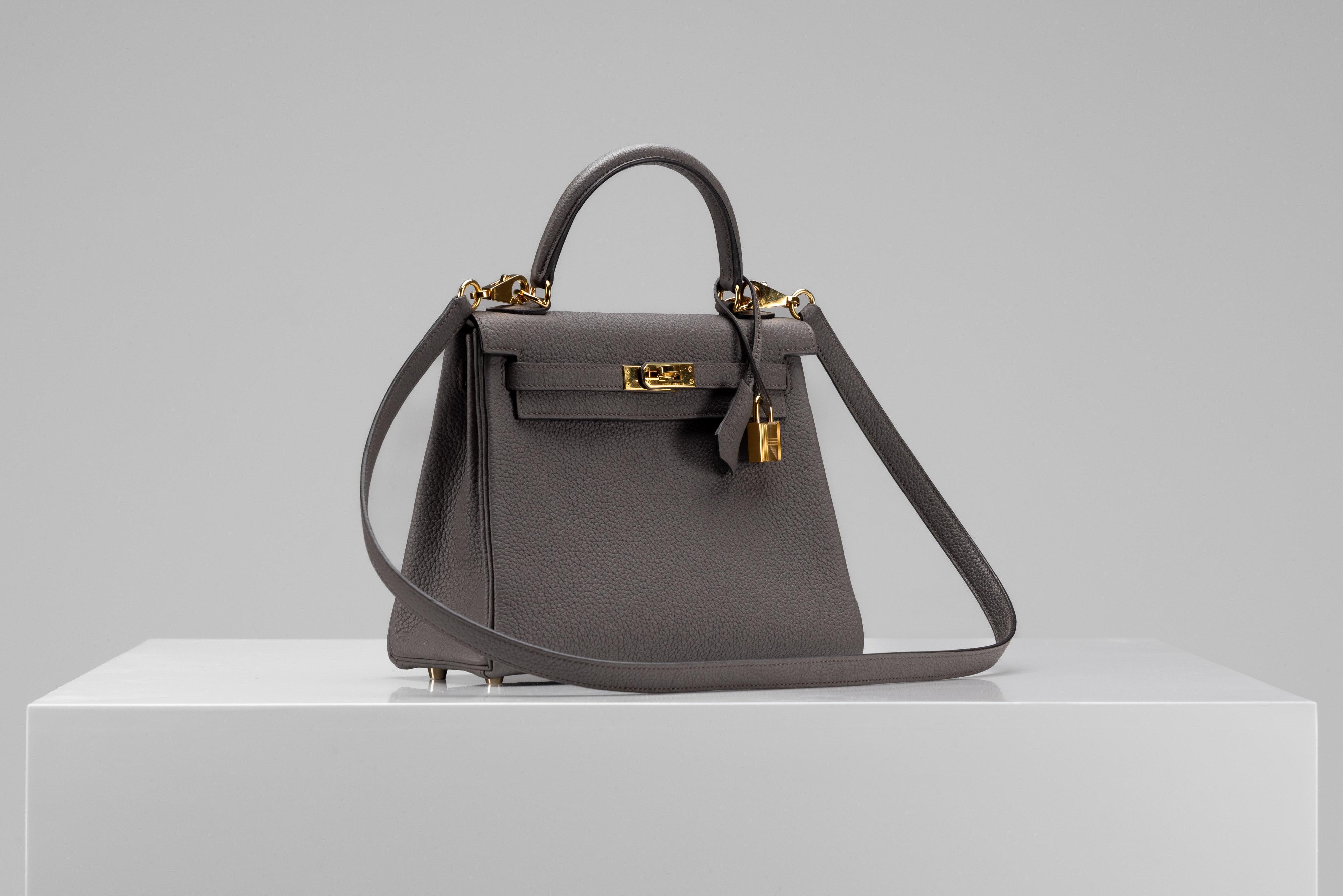 da uomo o donna Hermès Kelly 25 Retourne Togo Gris Etain Set completo in vendita