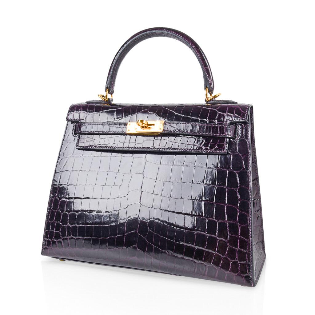 Hermes Kelly 25 Sellier Bag Crocodile Prunoir Gold Hardware Deep Plum Purple In New Condition In Miami, FL