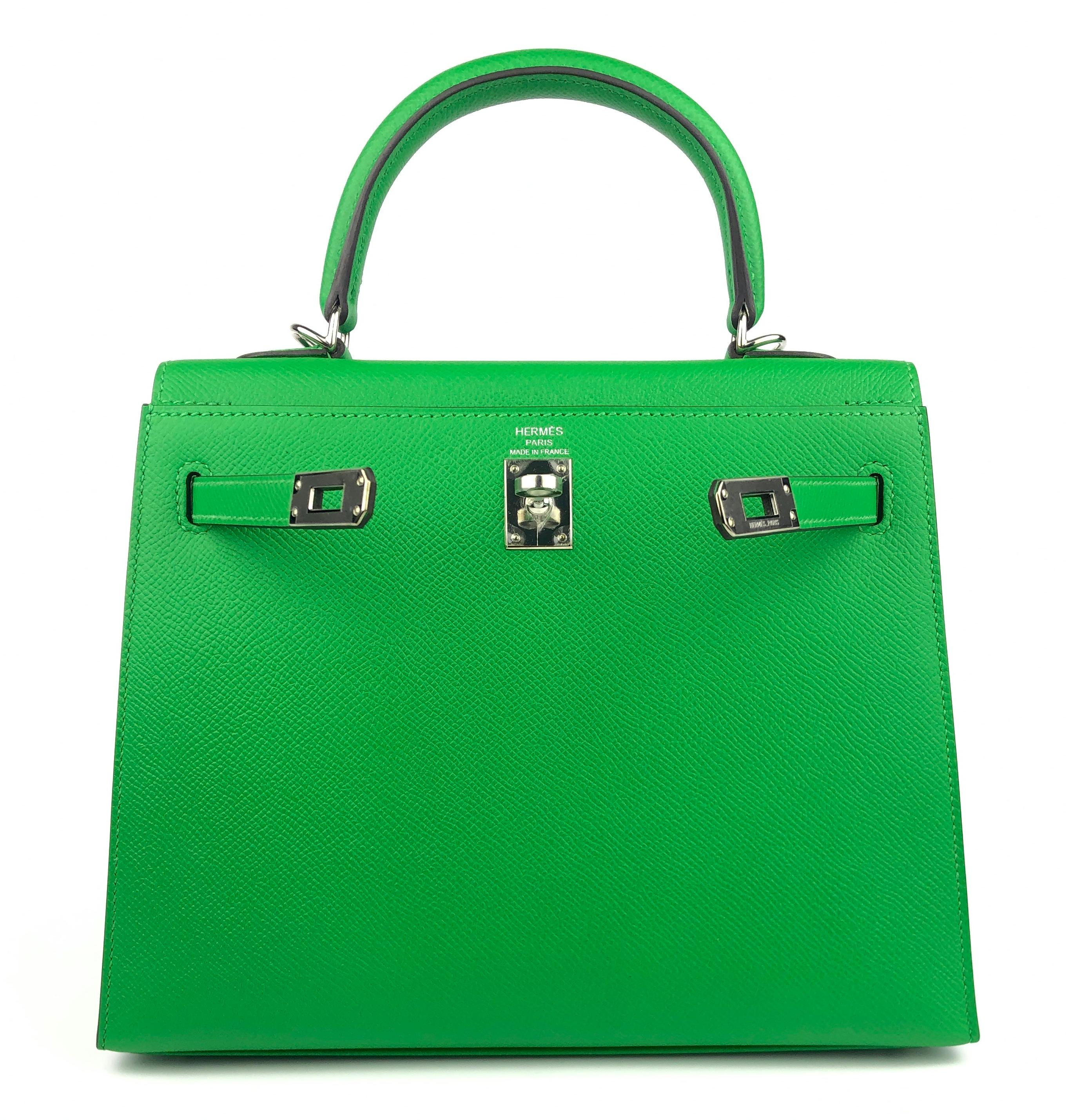 Hermes Kelly 25 Sellier Bamboo Green Epsom Leather Palladium Hardware RARE In New Condition In Miami, FL