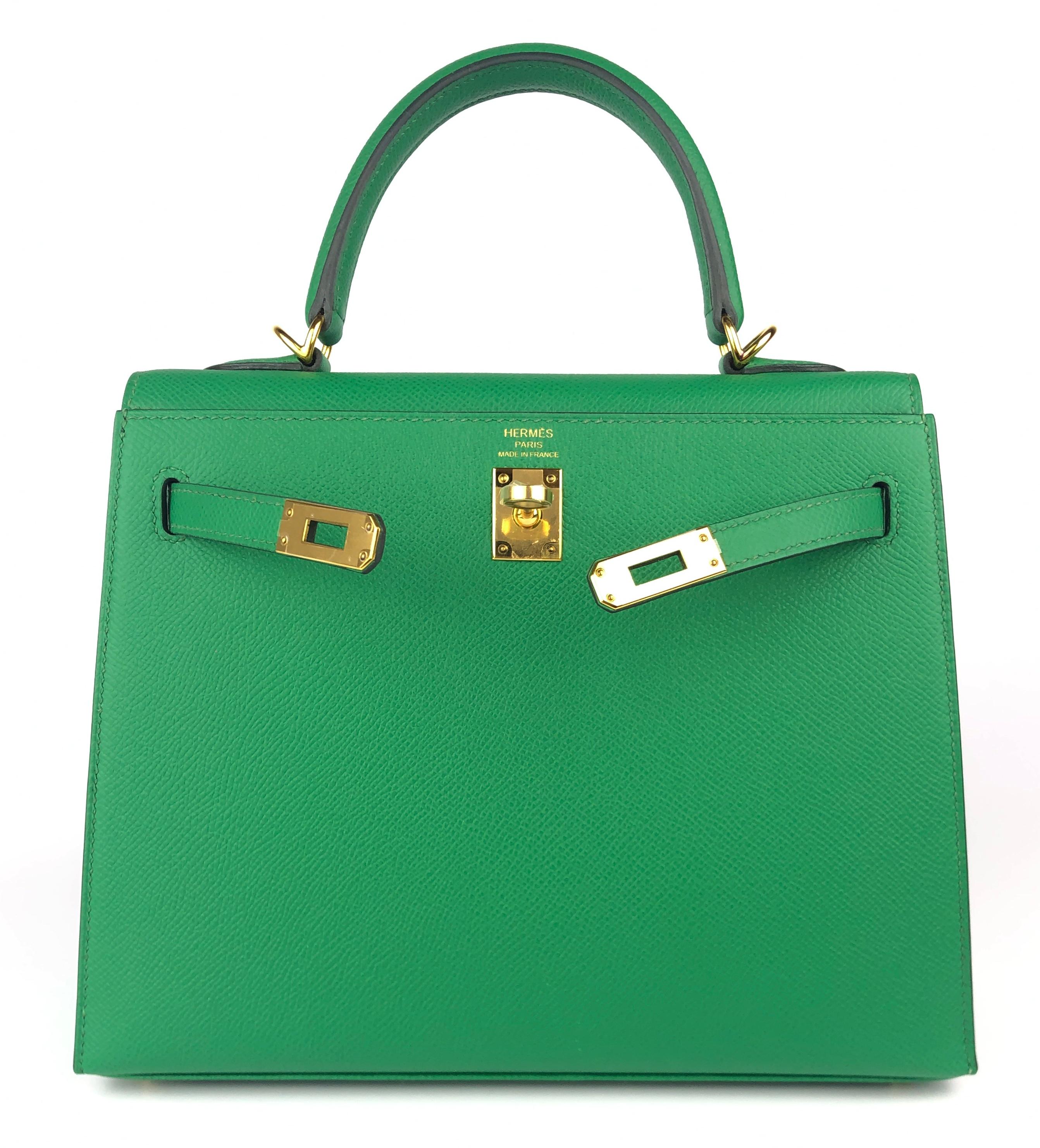 Beautiful Hermes Kelly 25 Sellier Cactus Epsom Leather. Complimented by Gold Hardware. Pristine Condition Almost Like New with Plastic on all Hardware and feet. 2019 D Stamp. 

Shop with Confidence from Lux. Addicts. Authenticity Guaranteed!