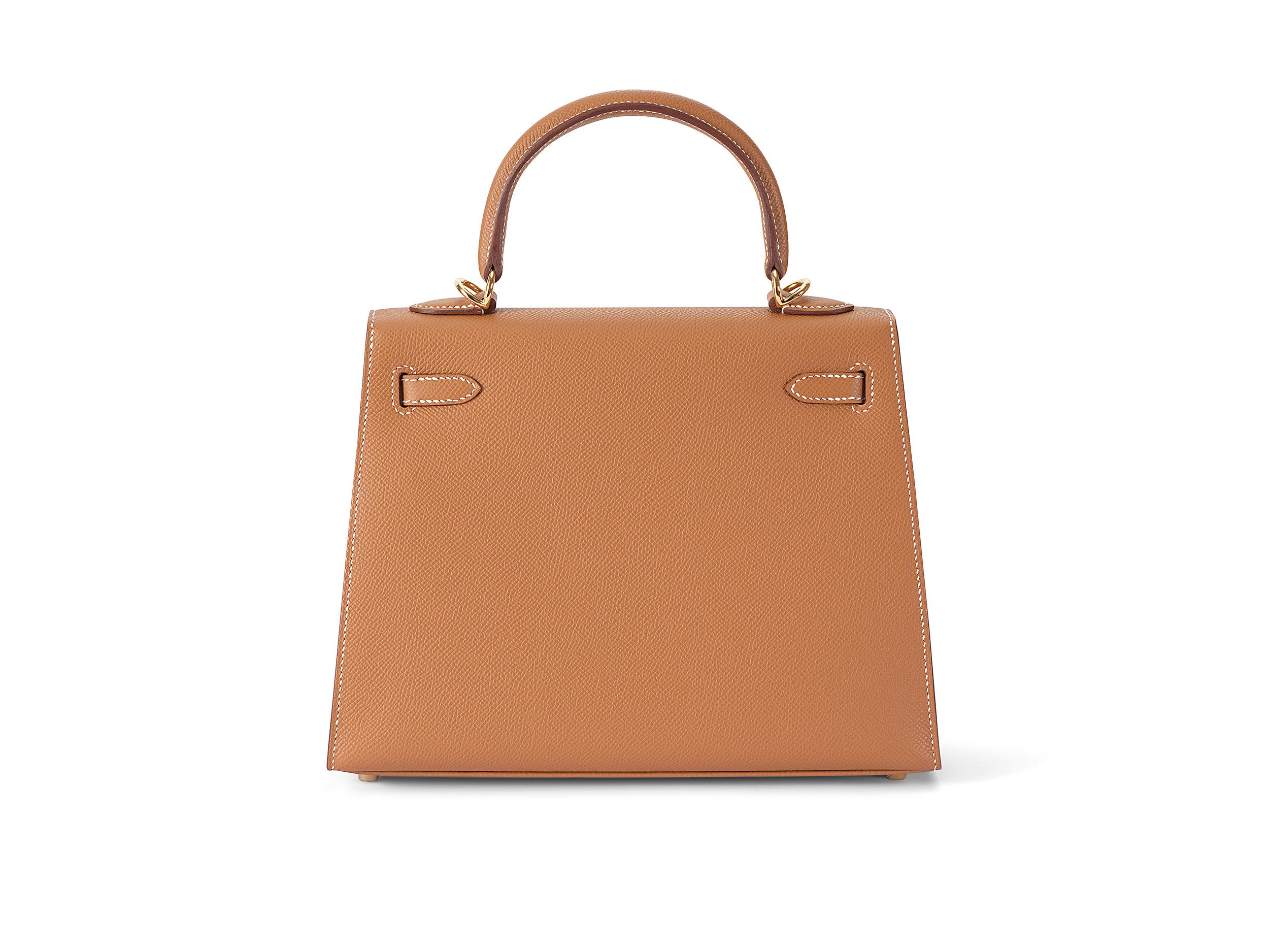 Hermès Kelly 25 Sellier Gold Epsom Gold Hardware In New Condition In Berlin, DE