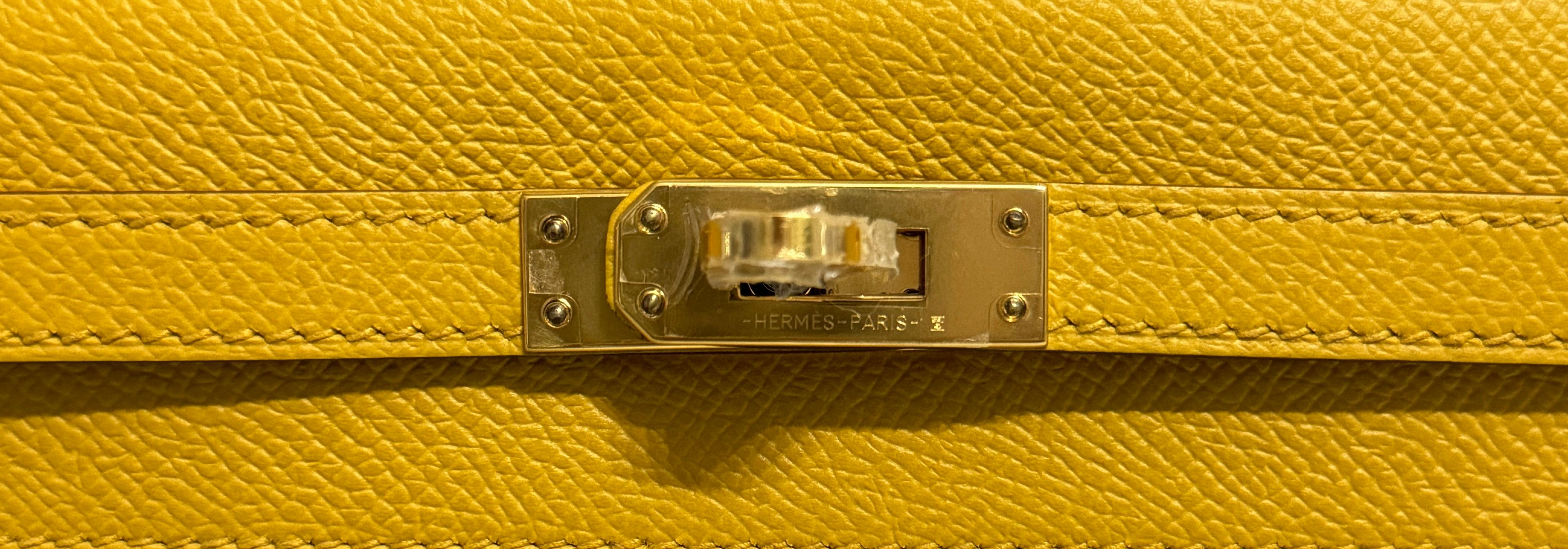 Hermes Kelly 25 Sellier Jaune Ambre Yellow Epsom Leather Gold Hardware In New Condition For Sale In Miami, FL