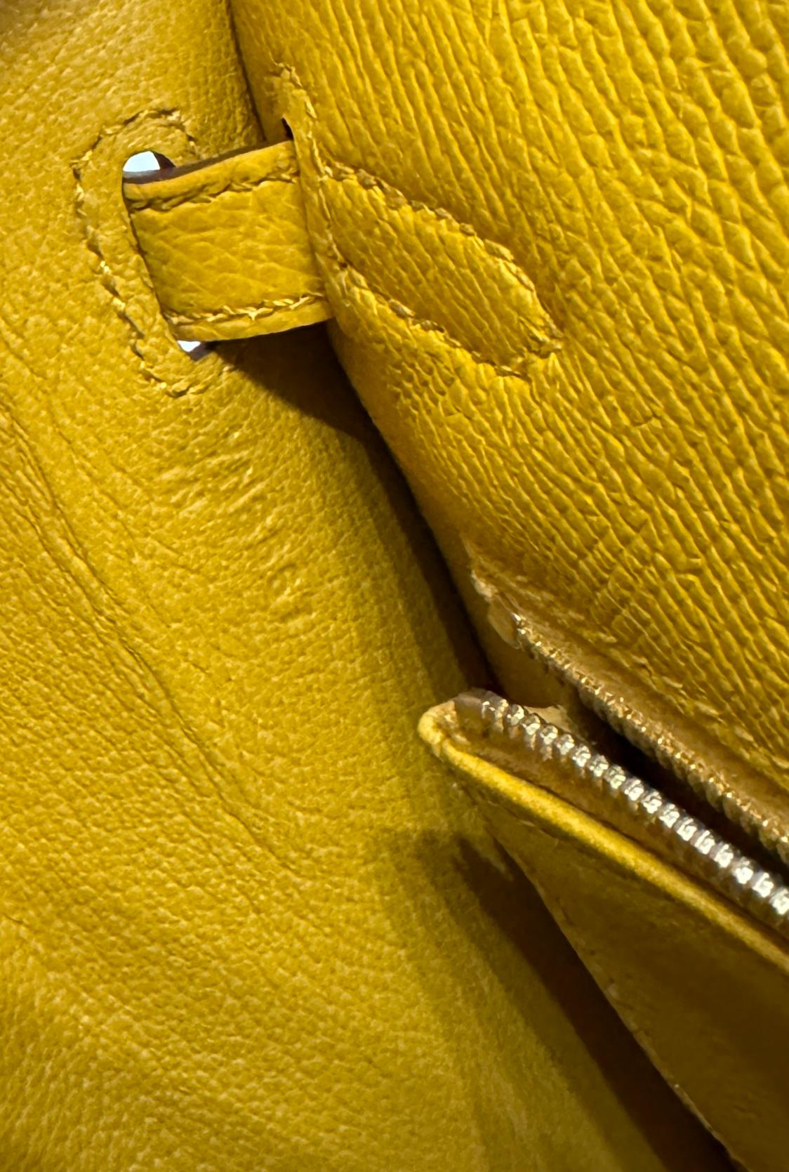 Women's or Men's Hermes Kelly 25 Sellier Jaune Ambre Yellow Epsom Leather Gold Hardware For Sale