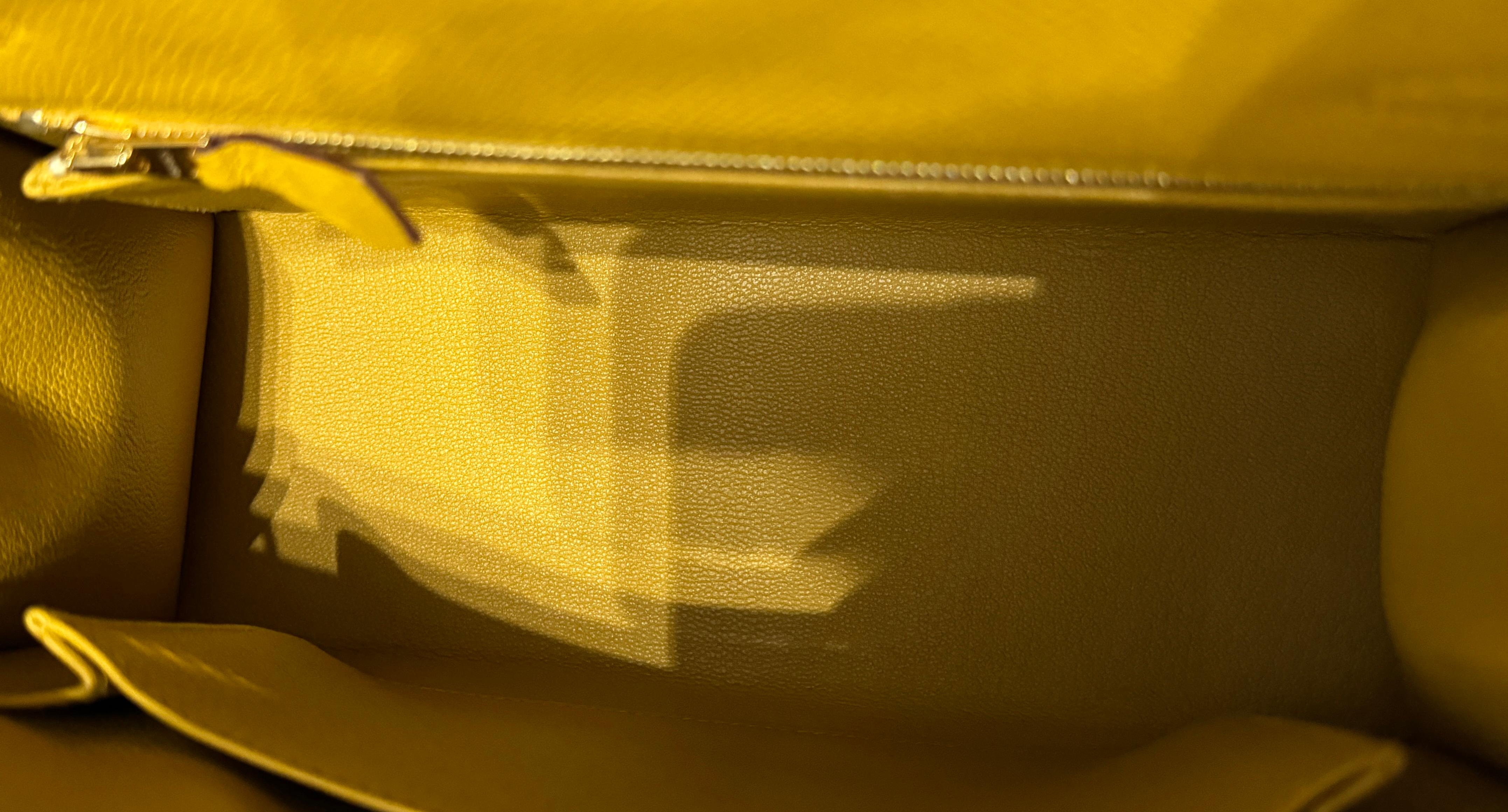 Hermes Kelly 25 Sellier Jaune Ambre Yellow Epsom Leather Gold Hardware For Sale 1