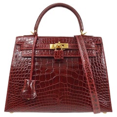 HERMES Kelly 25 Sellier Rote Alligator-Umhängetasche mit exotischem Goldgriff