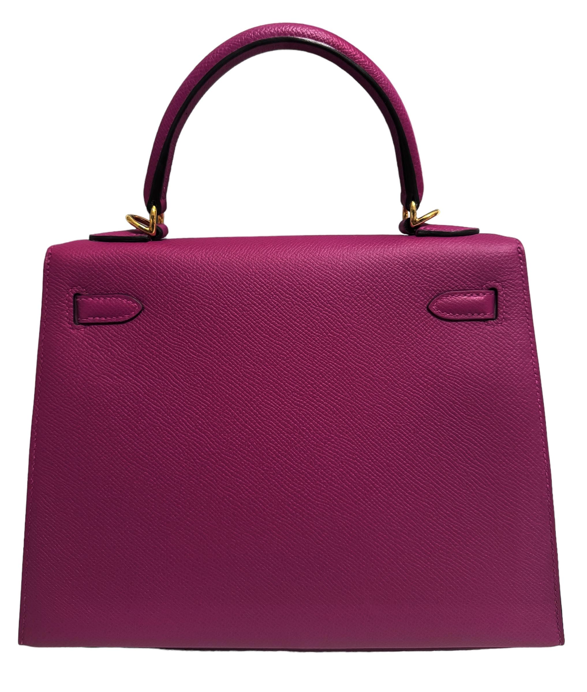 Hermes Kelly 25 Sellier Rose Pourpre Pink Epsom Leather Gold Hardware RARE In New Condition In Miami, FL