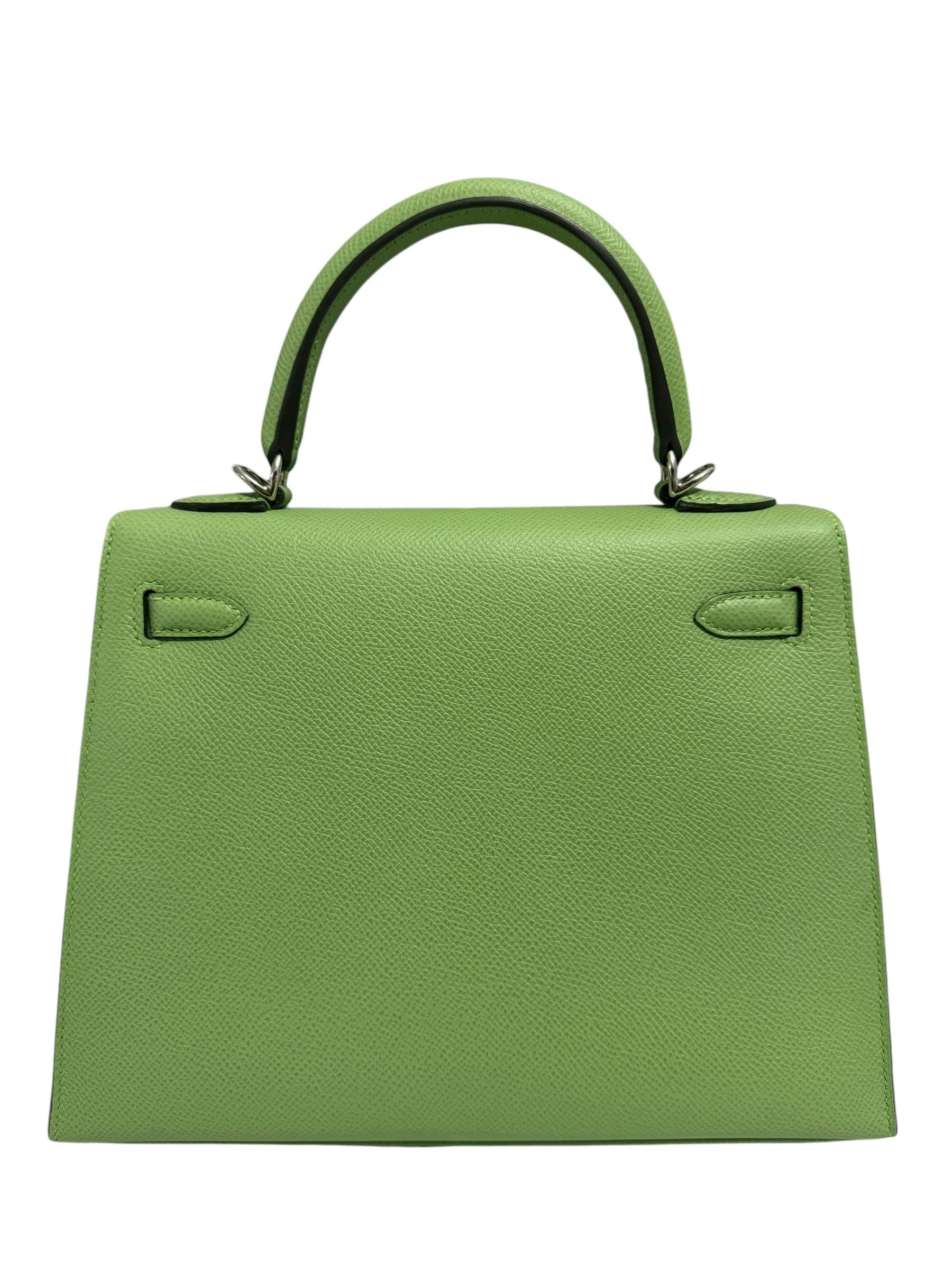 Women's or Men's Hermes Kelly 25 Sellier Vert Criquet Green Epsom Leather Palladium Hardware RARE For Sale