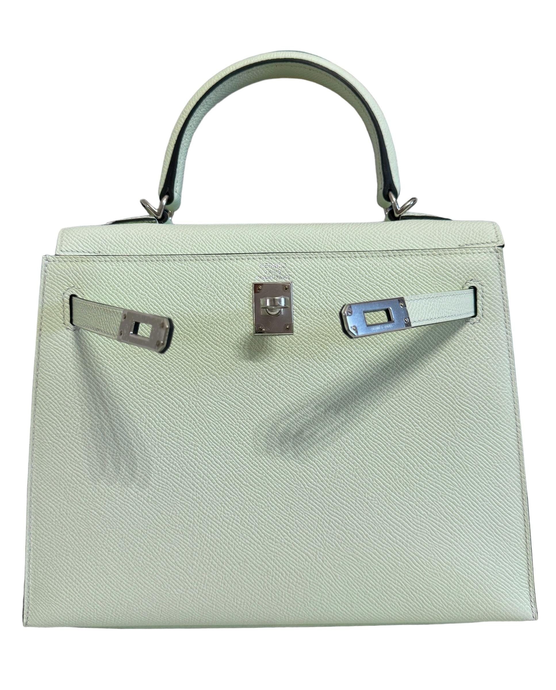 Hermes Kelly 25 Sellier Vert Fizz Green Epsom Palladium Hardware Shoulder Bag In New Condition For Sale In Miami, FL