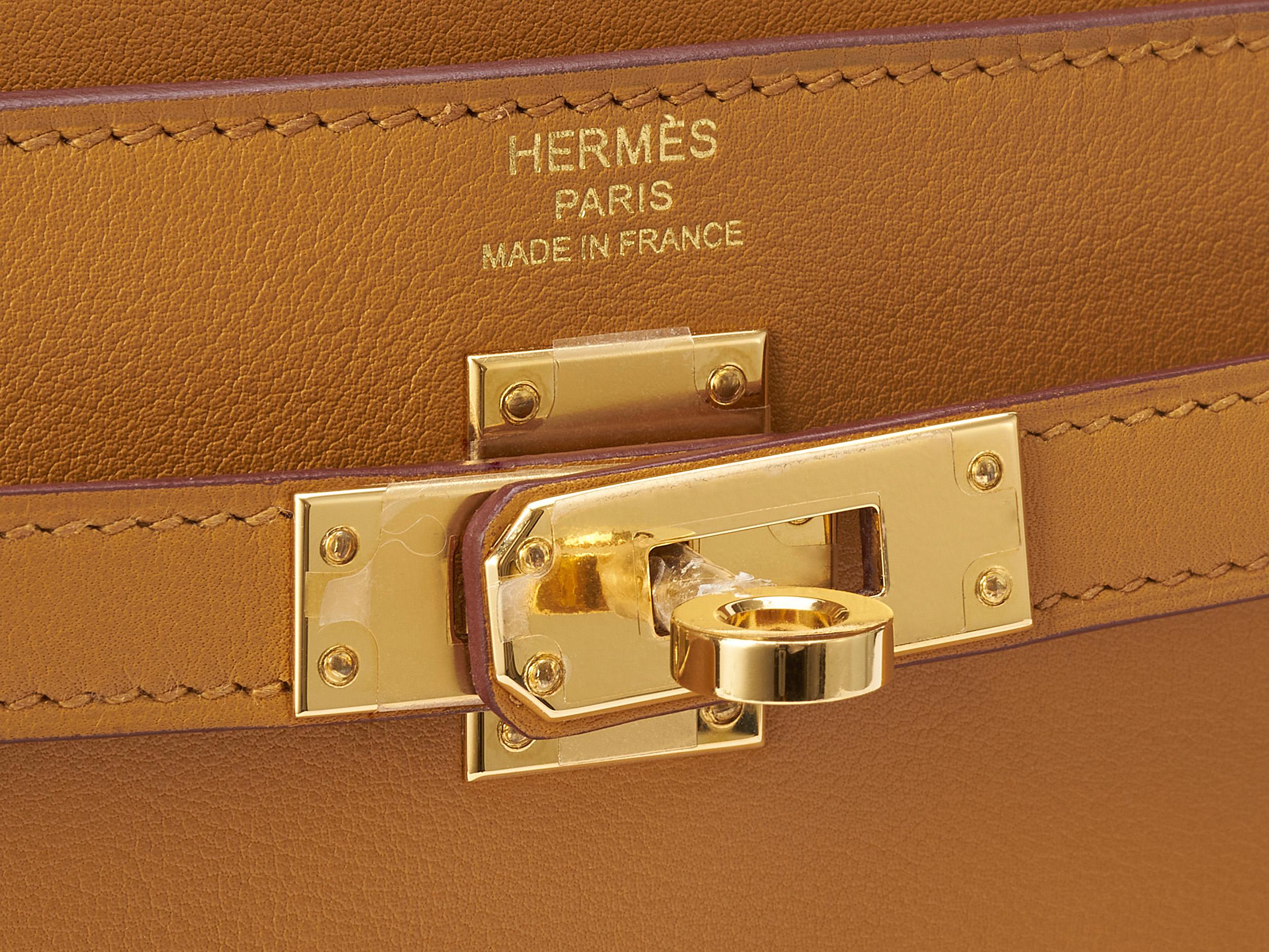 Women's or Men's Hermès Kelly 25 Sesame Swift Gold Hardware For Sale