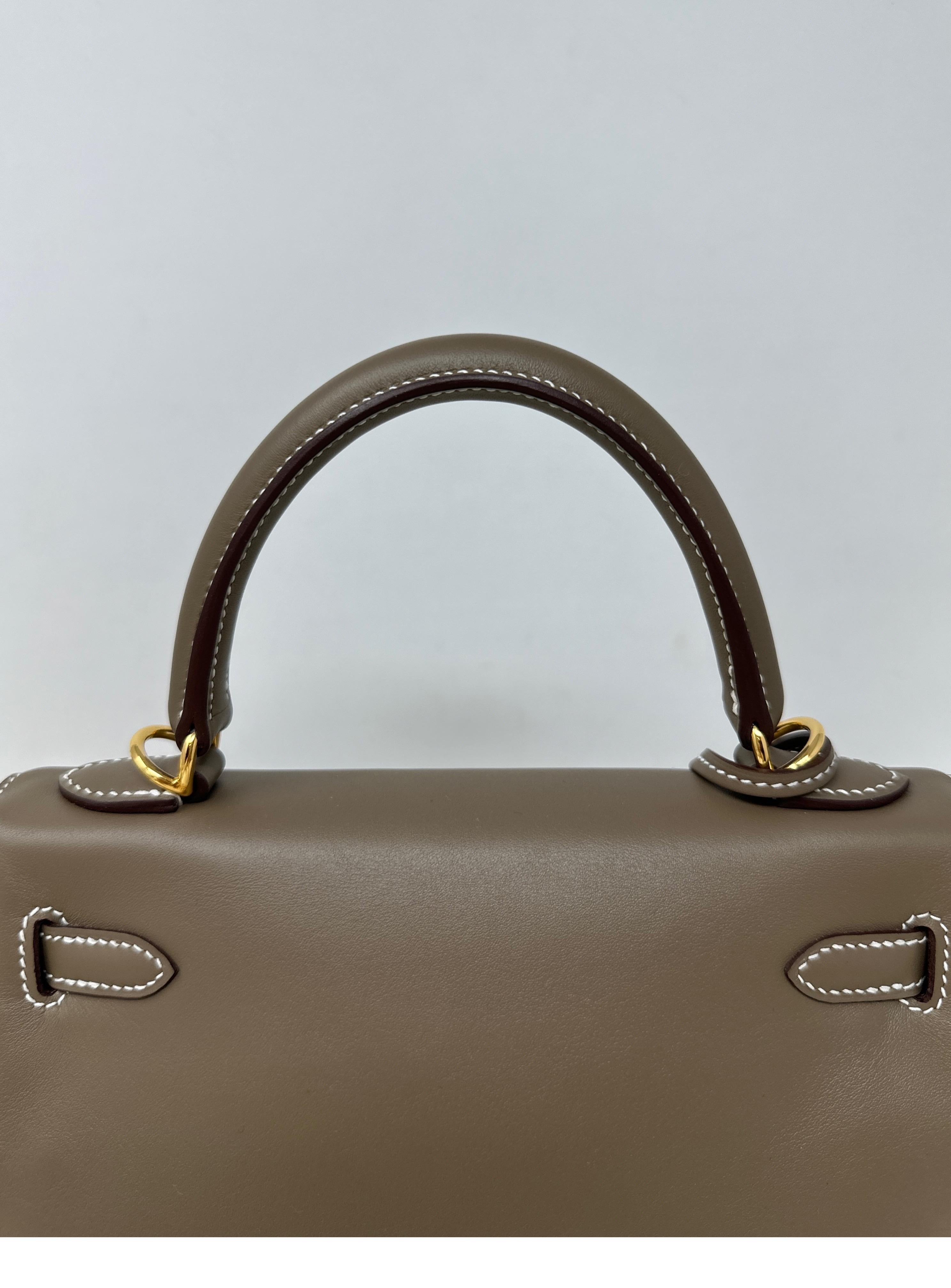 Women's or Men's Hermes Kelly 25 Swift Etoupe Bag  For Sale