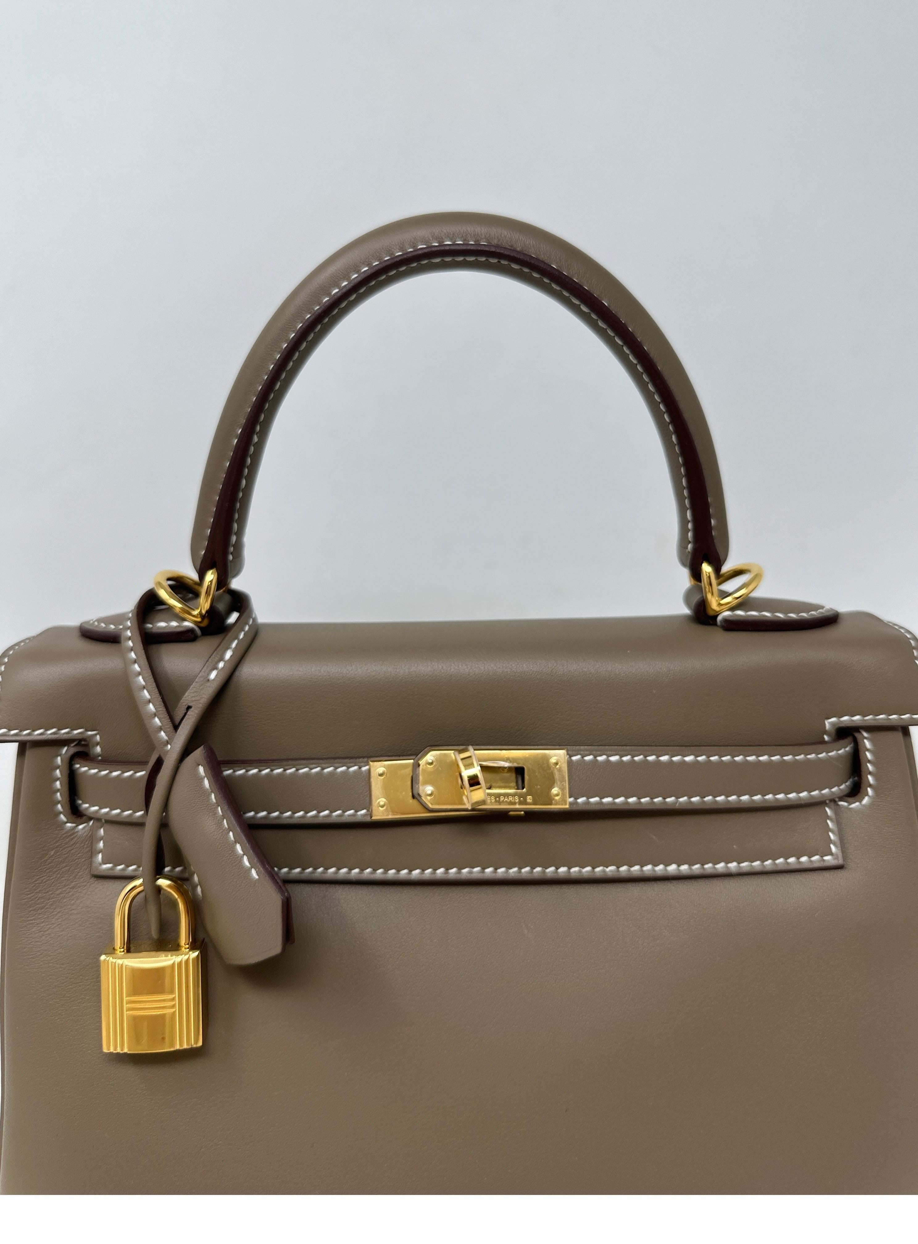 Hermes Kelly 25 Swift Etoupe Bag  For Sale 4