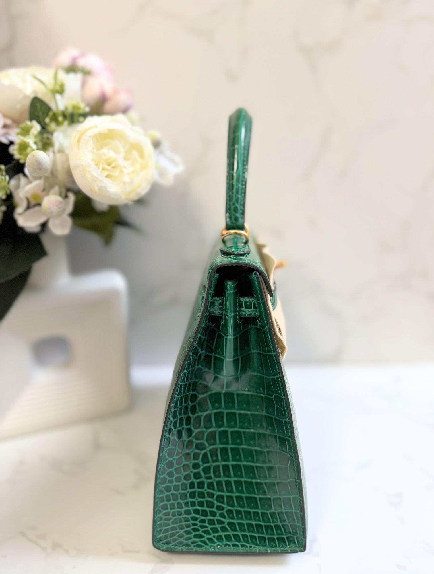 Hermes Kelly 25 Vert Emeraude Shiny Porosus Gold HW New Condition Complete Rec Azul en venta