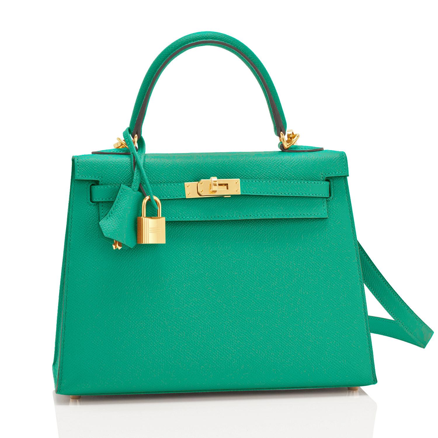 Hermes Kelly 25 Vert Jade Epsom Gold Sellier Green Shoulder Bag Z Stamp, 2021 RARE
Absolutely and stunningly gorgeous! Must see in person!
Just purchased from Hermes store. Bag bears new interior 2021 Z stamp.
Brand New in Box. Store Fresh. Pristine