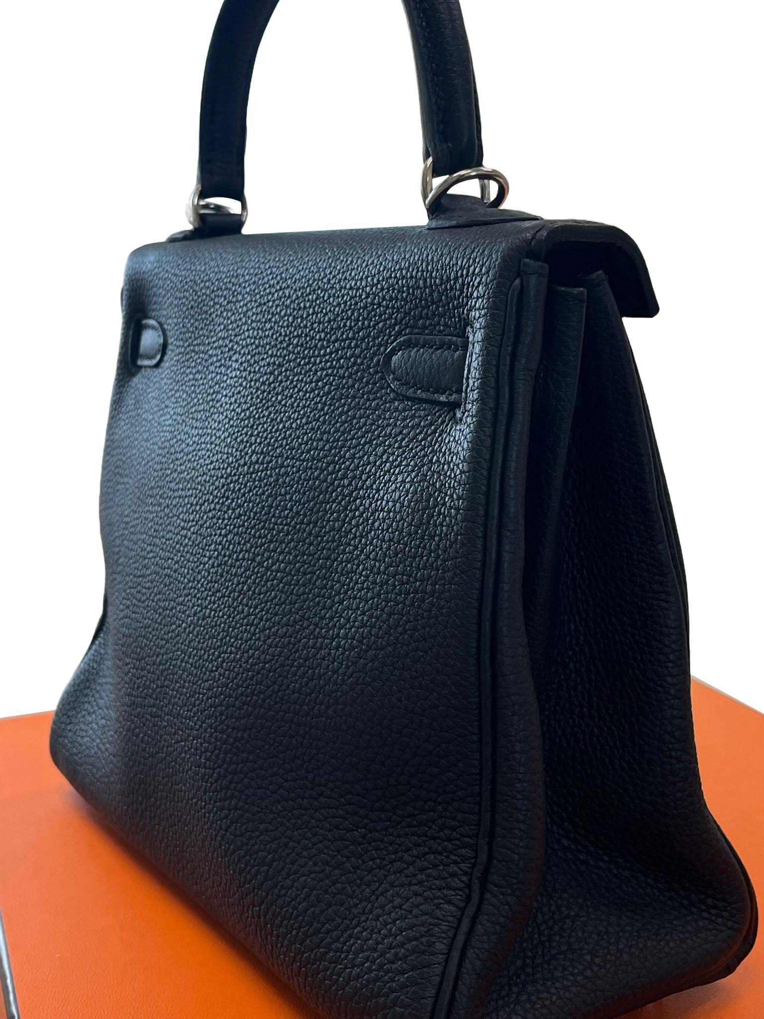 Hermes Kelly 25cm Black Togo Leather Handbag with Silver Hardware Engraved For Sale 7