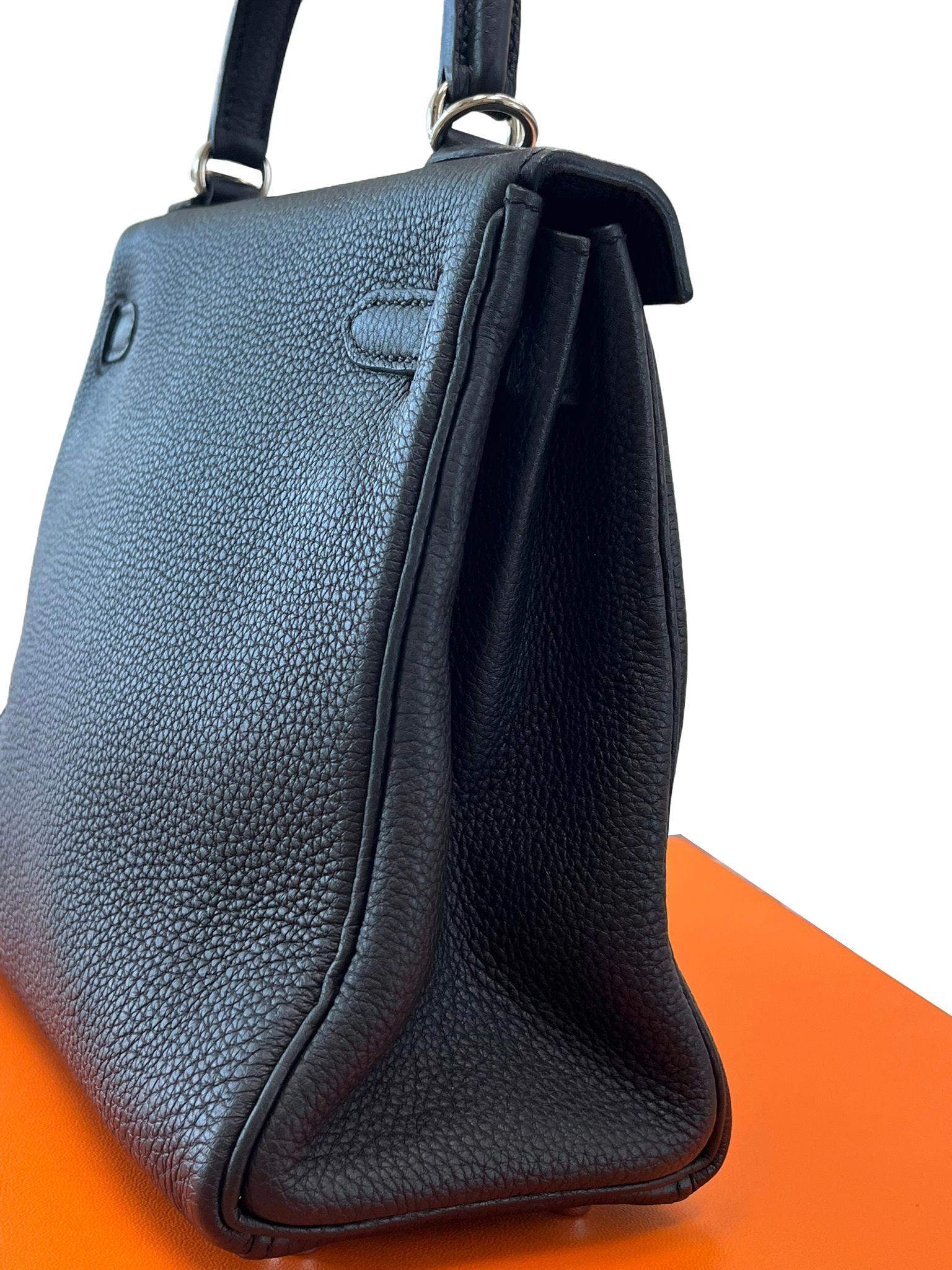 Hermes Kelly 25cm Black Togo Leather Handbag with Silver Hardware Engraved For Sale 8