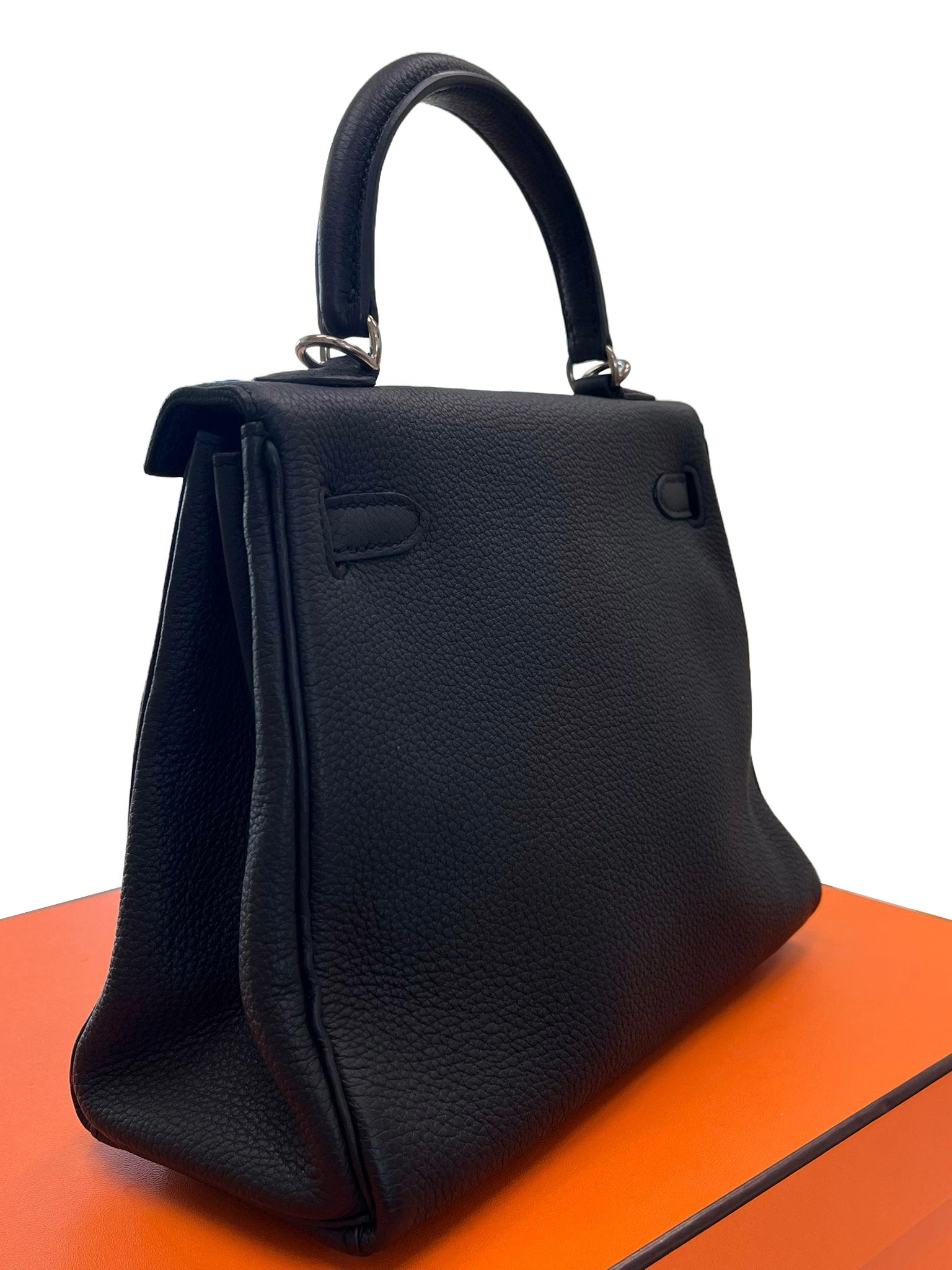 Hermes Kelly 25cm Black Togo Leather Handbag with Silver Hardware Engraved For Sale 9