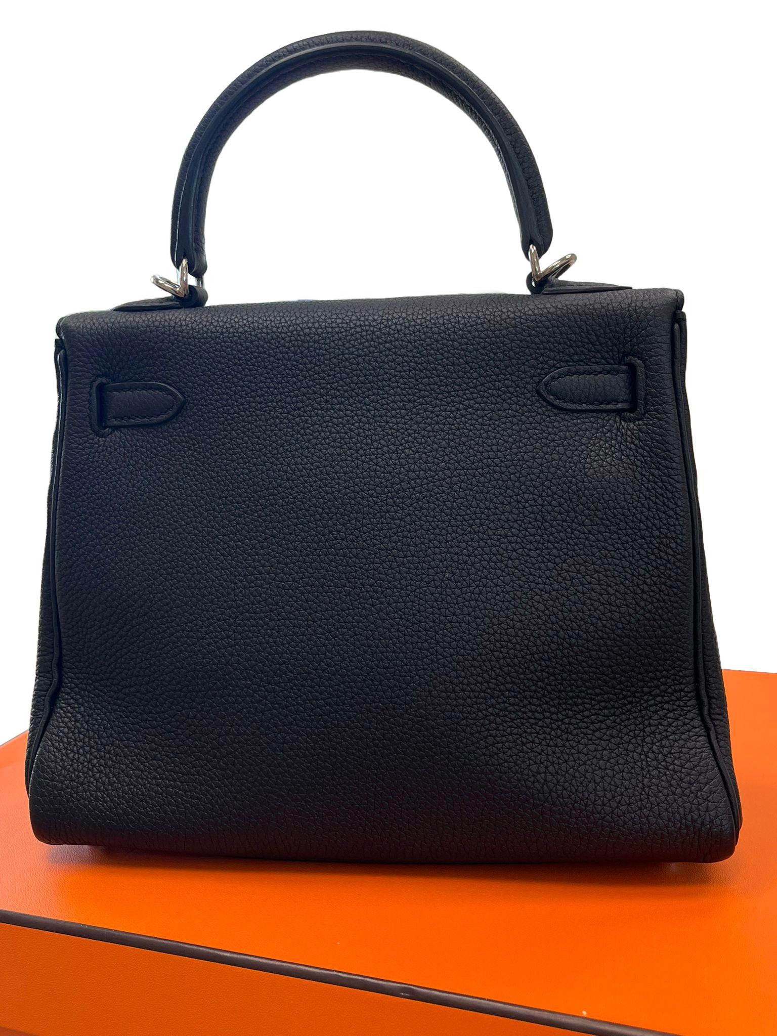Hermes Kelly 25cm Black Togo Leather Handbag with Silver Hardware Engraved For Sale 10