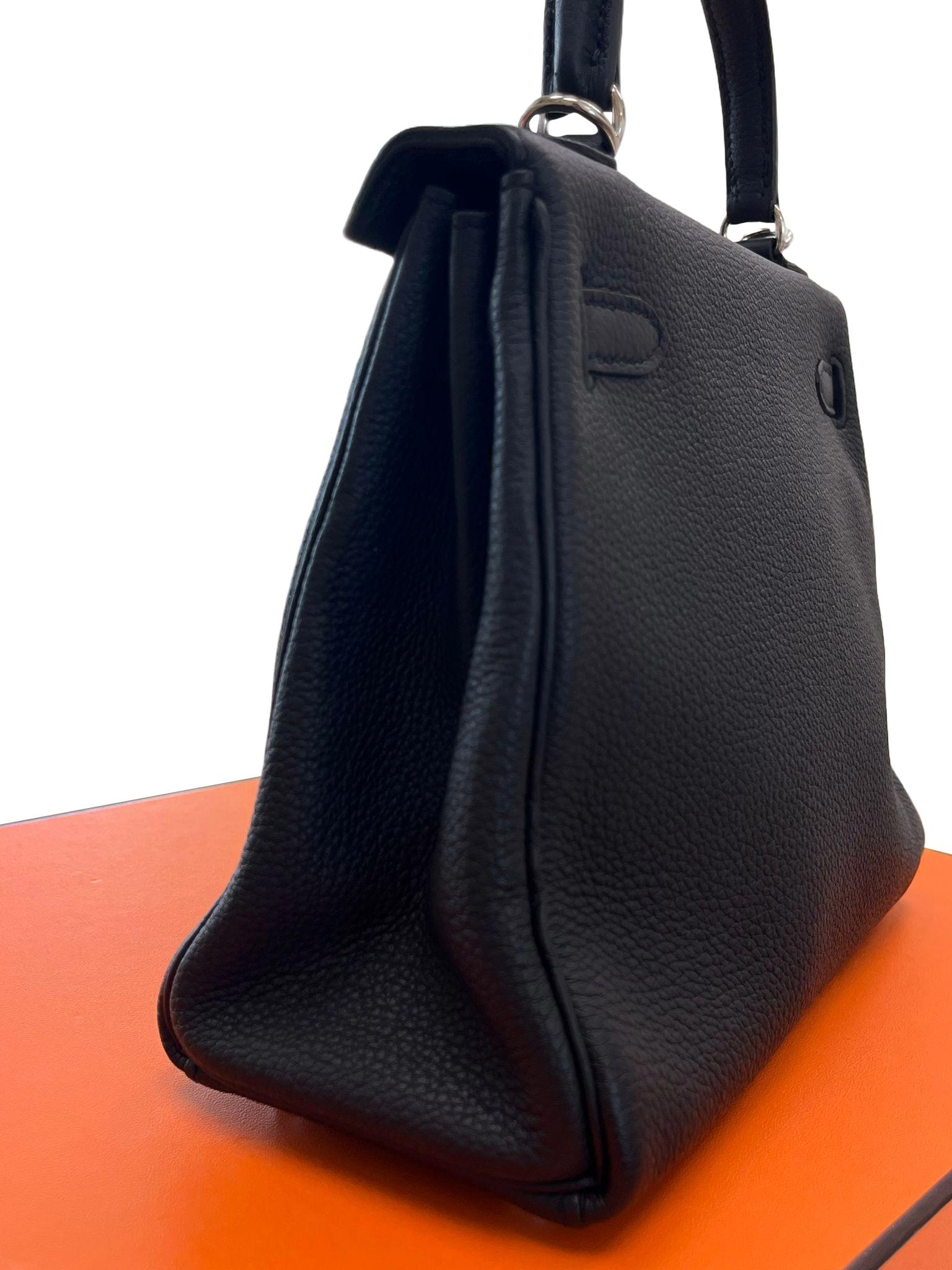 Hermes Kelly 25cm Black Togo Leather Handbag with Silver Hardware Engraved For Sale 11