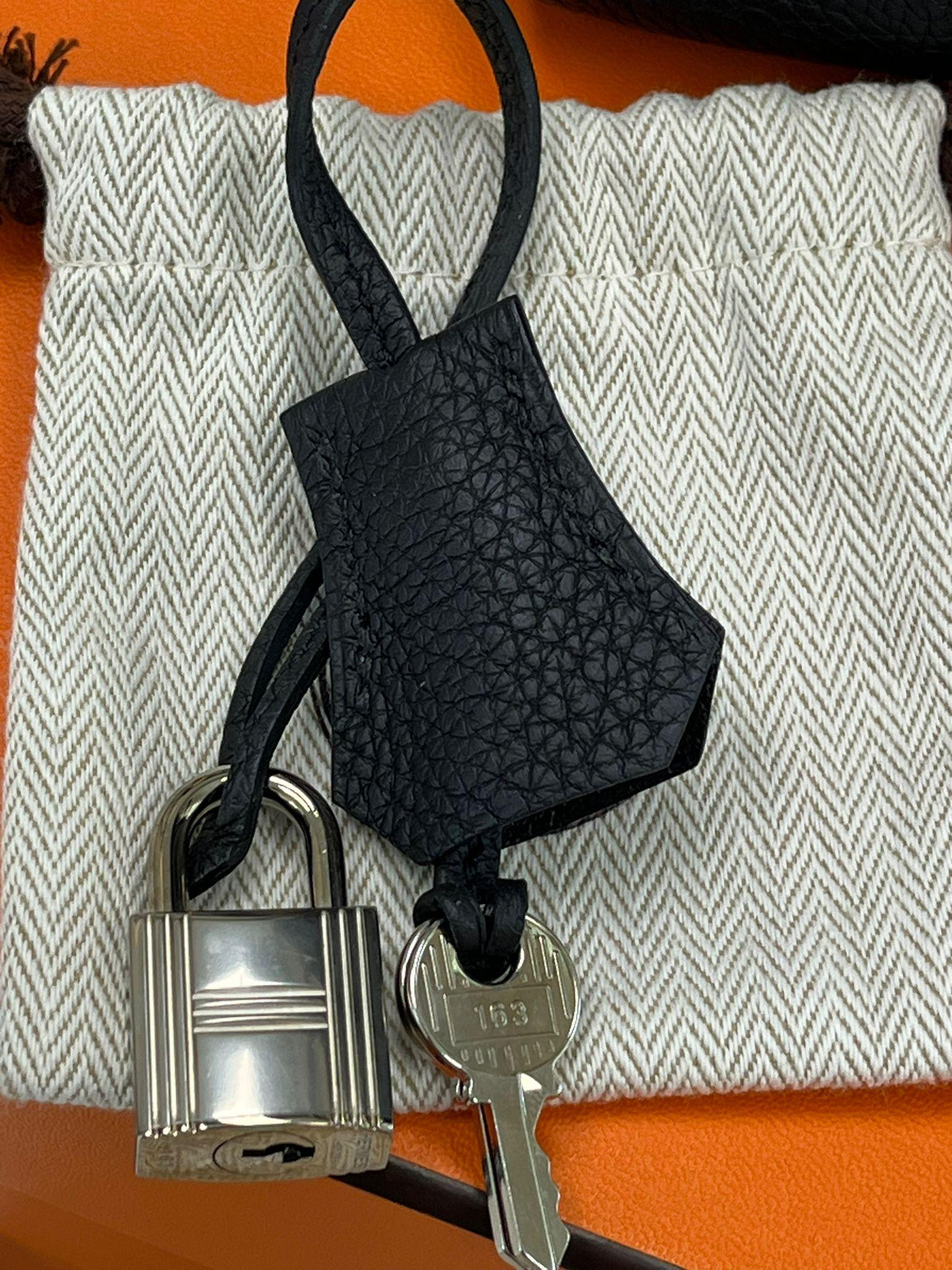 Hermes Kelly 25cm Black Togo Leather Handbag with Silver Hardware Engraved For Sale 15