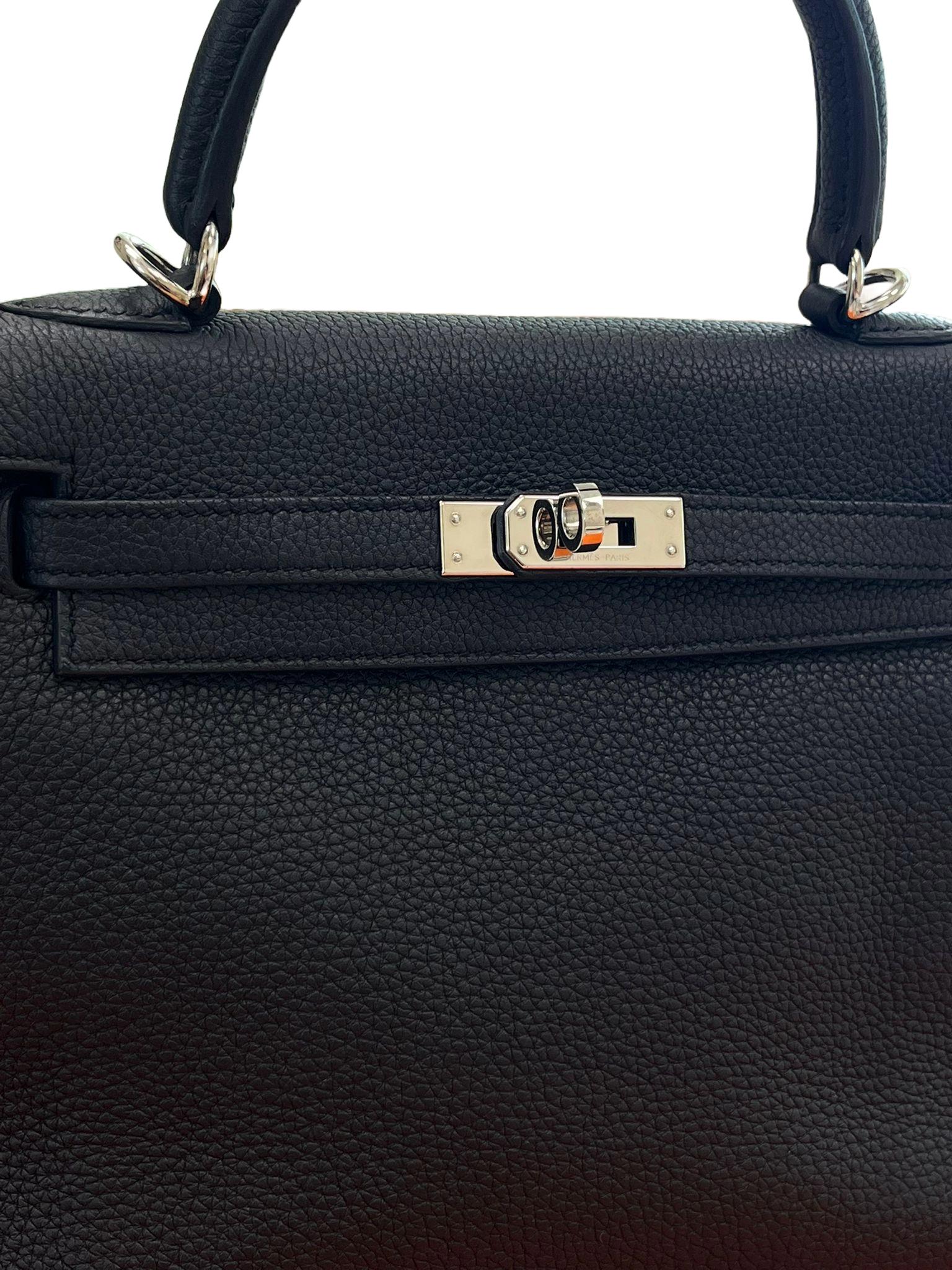 Hermes Kelly 25cm Black Togo Leather Handbag with Silver Hardware Engraved For Sale 5