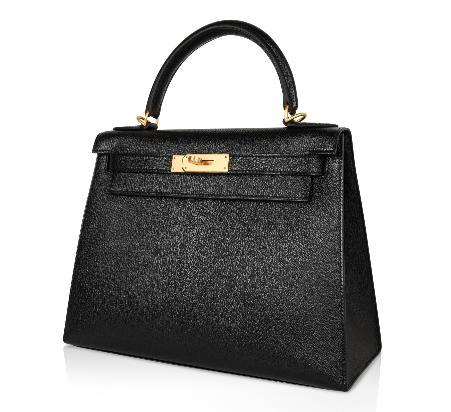 Hermes Kelly 28 Bag HSS Sellier Black/Vermillion Interior Chevre Brushed Gold  In New Condition In Miami, FL