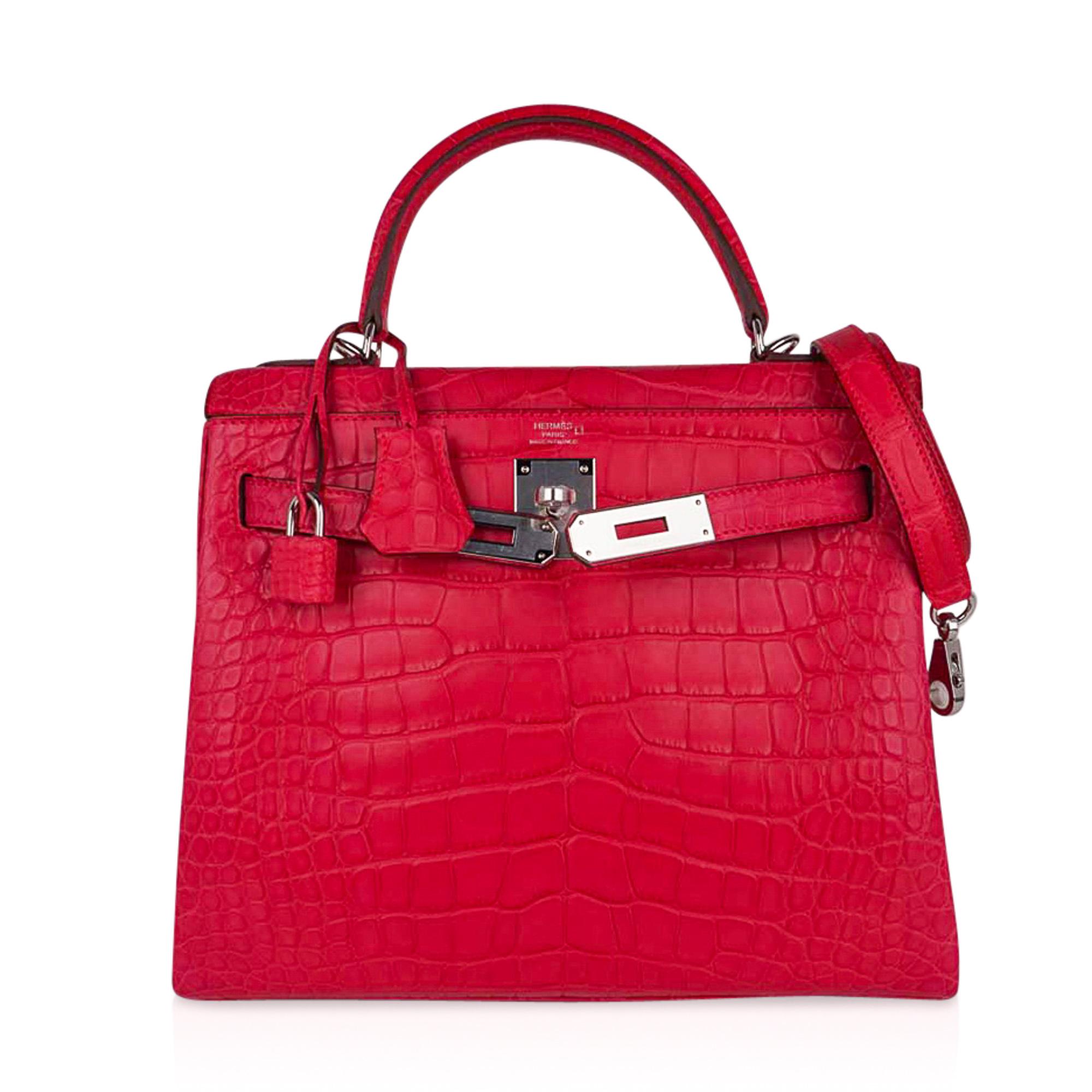 Rouge Sac Kelly 28 Hermès rose extrême mat en alligator avec finitions métalliques en palladium, neuf dans sa boîte en vente