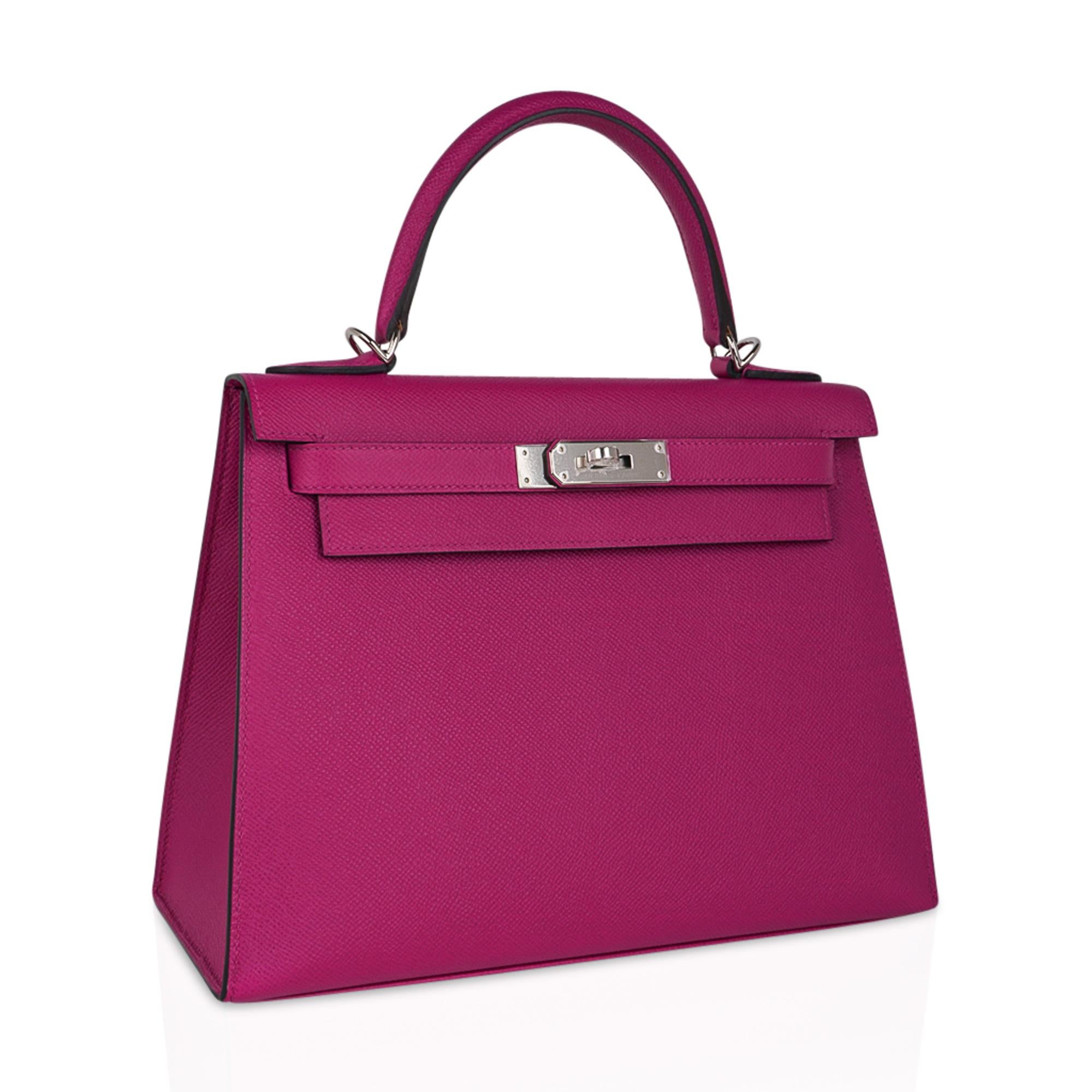 Mightychic offers an Hermes Kelly Sellier 28 featured in rich Rose Pourpre.
Beautiful and exotic, this epsom leather Hermes Kelly Sellier limited edition bag is perfect for year round wear.
Lush with Gold hardware.
Divine size for day to