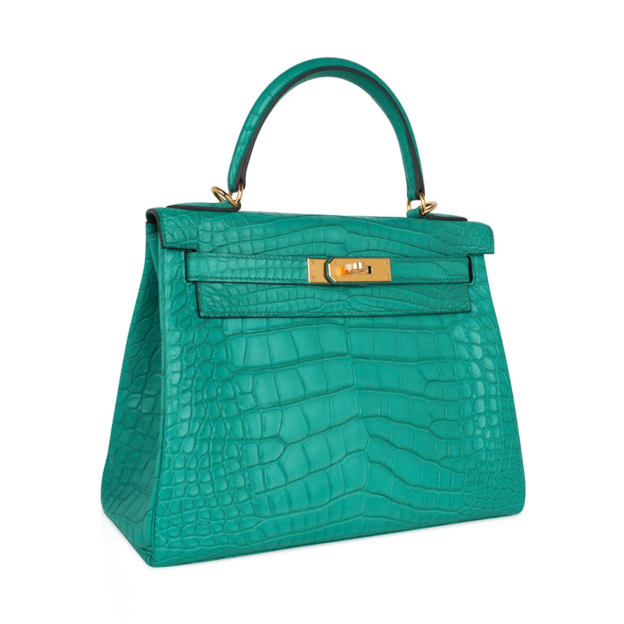 Mightychic offers an Hermes Kelly 28 bag featured in stunning Vert Jade matte alligator.
This exquisite Hermes bag is simply one of the beautiful colours ever produced!
Accentuated with gold hardware.
This gorgeous Hermes Kelly bag is a perfect year