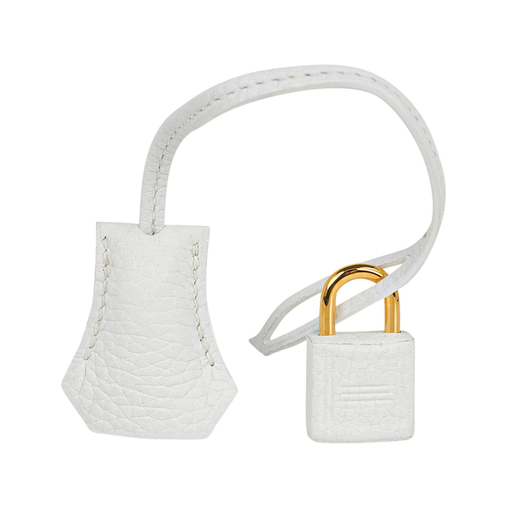 Hermes Kelly 28 White Bag Gold Hardware Clemence Leather In New Condition In Miami, FL