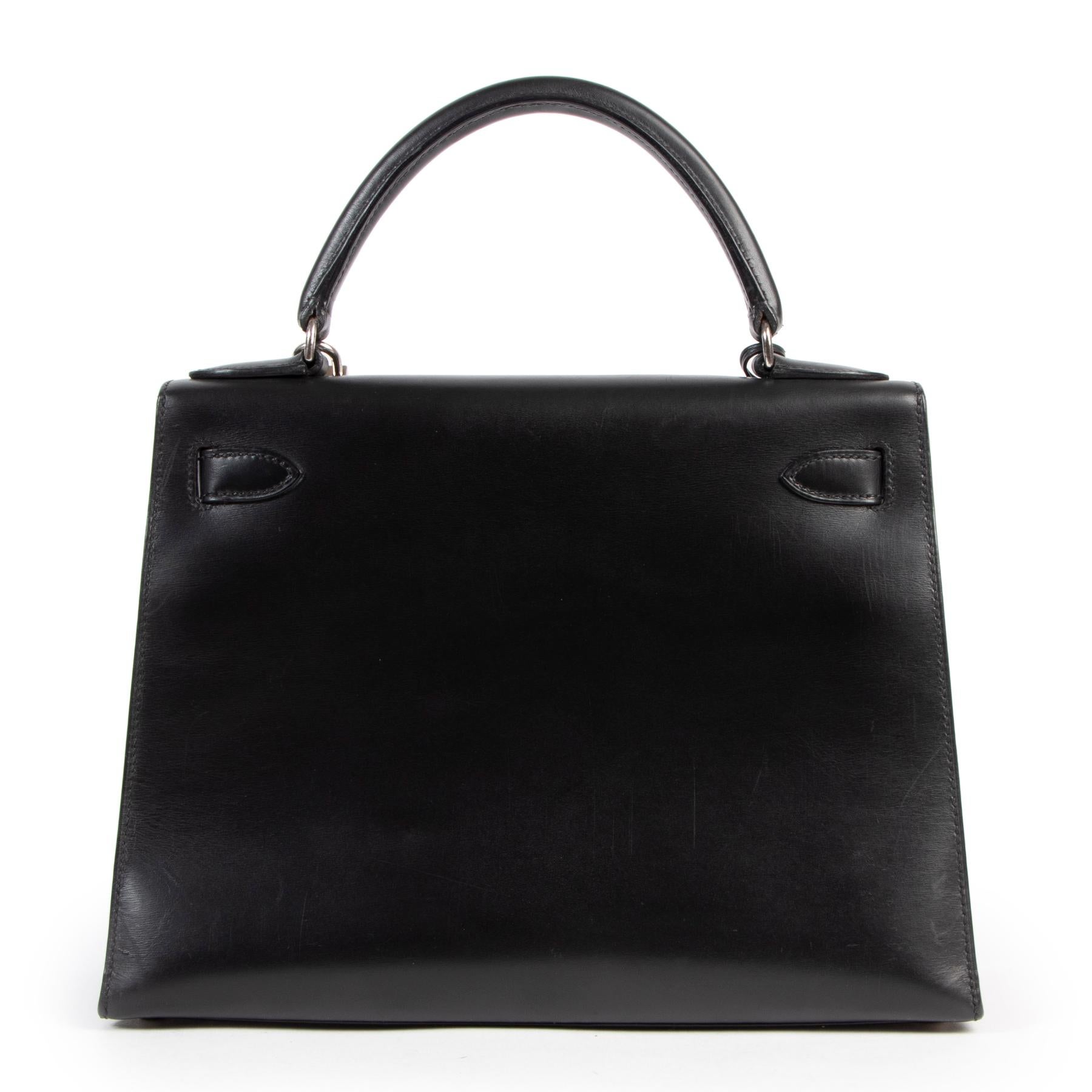 Hermes Kelly 28 Black Boxcalf + Strap  In Excellent Condition In Antwerp, BE