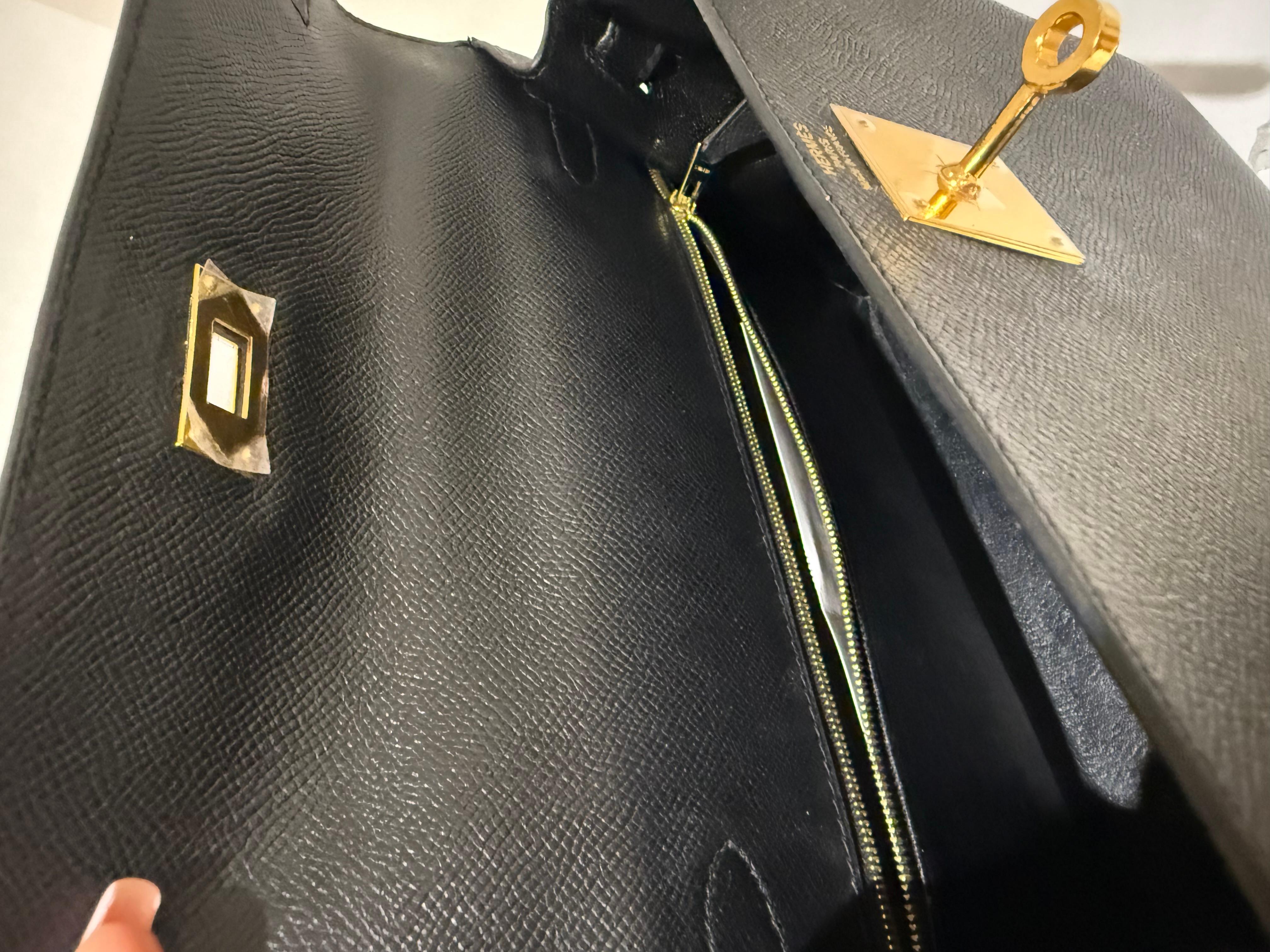 Hermes Kelly 28 Schwarz Epsom Gold Hardware Handtasche im Angebot 4