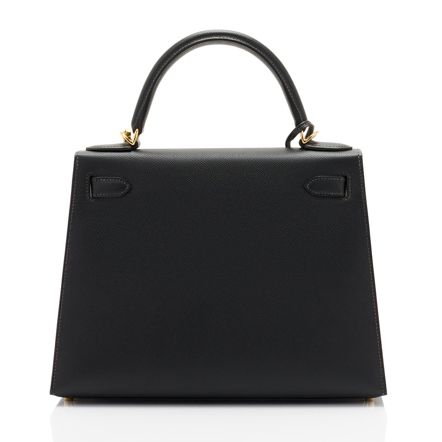 Hermès - Sac Kelly 28 noir Epsom Sellier avec quincaillerie en or estampillée Z, 2021 Neuf - En vente à New York, NY