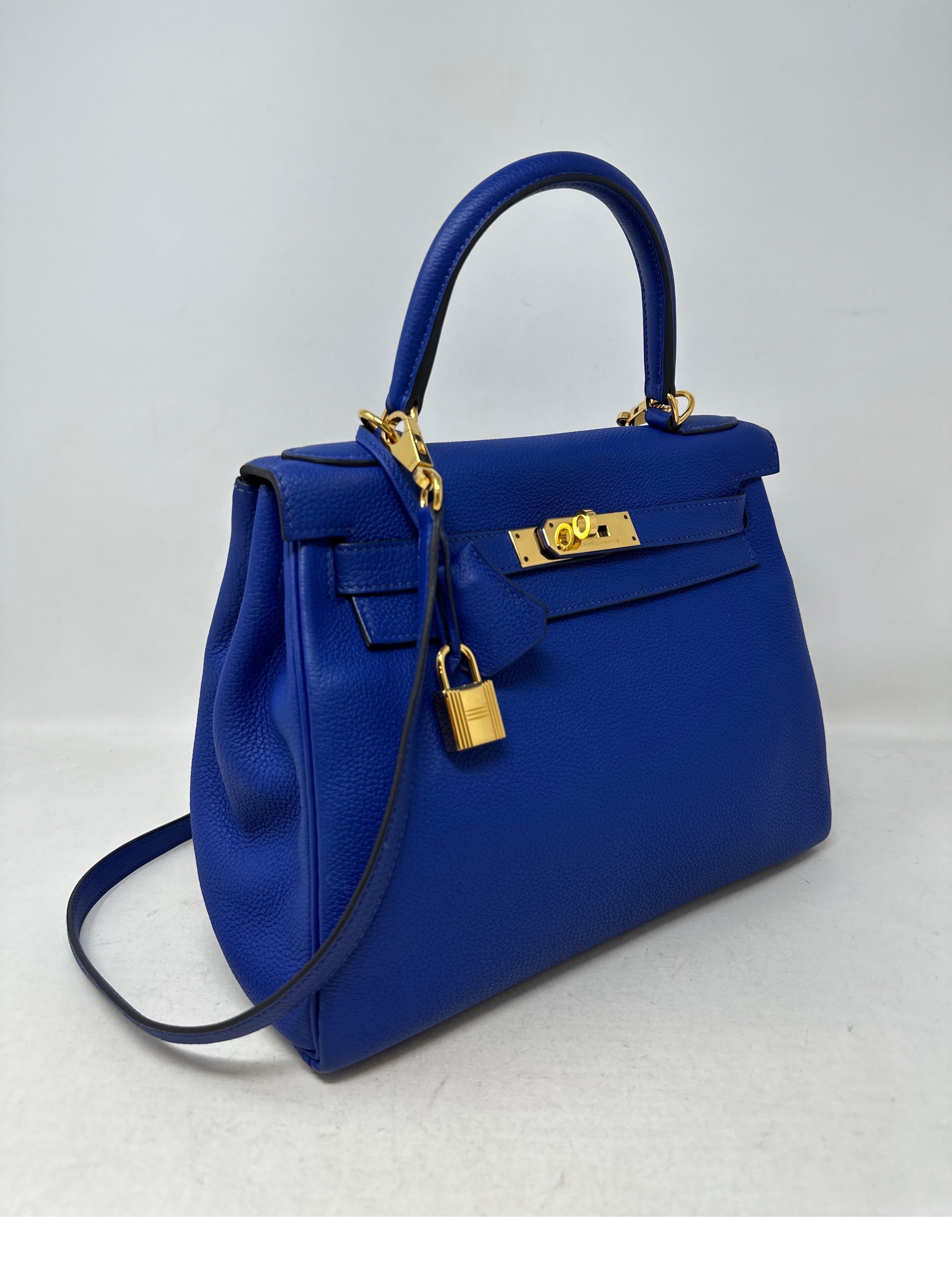 Hermes Kelly 28 Bleu Electrique Bag  In Excellent Condition In Athens, GA